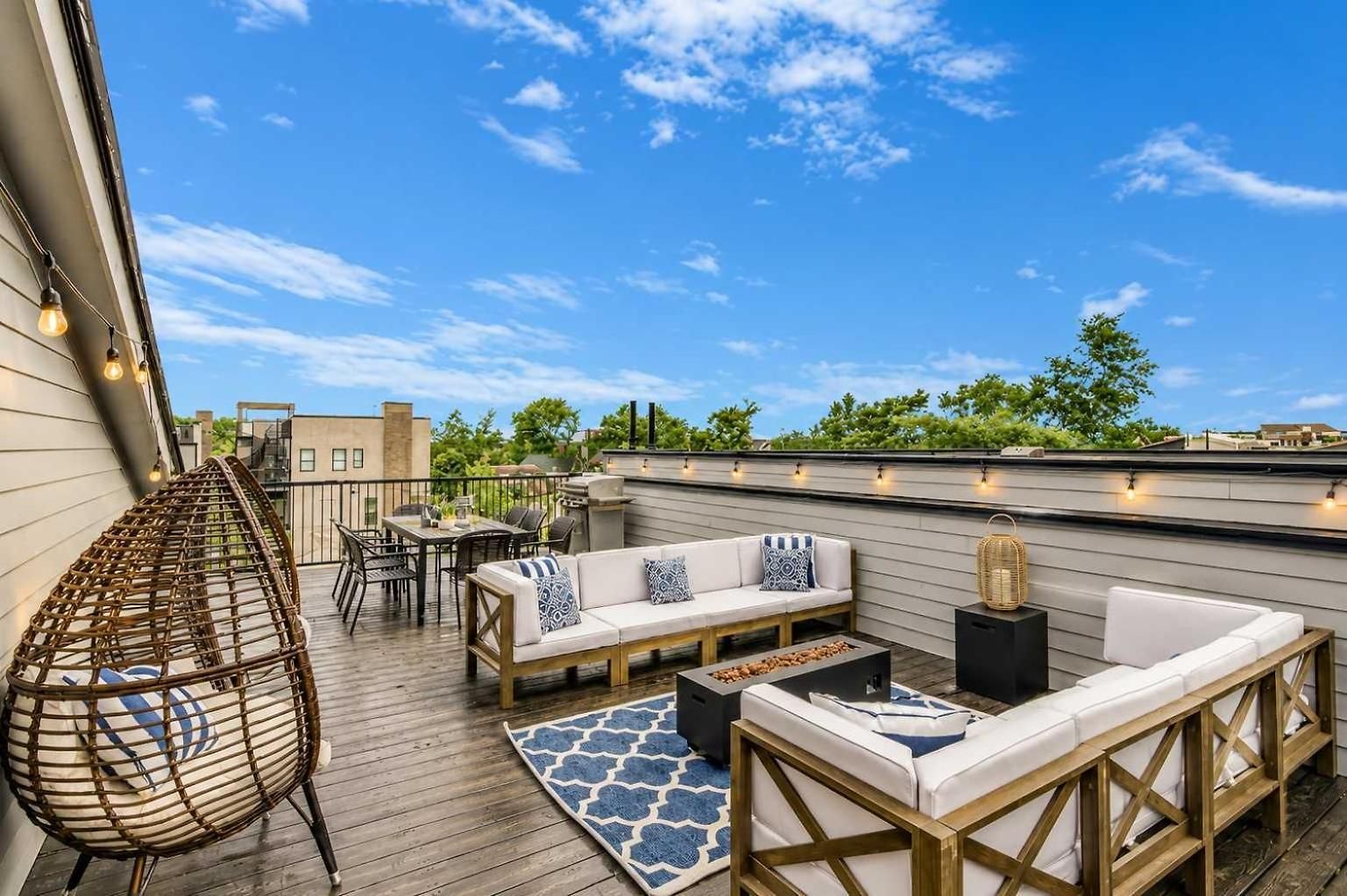 Scovel Row Rooftop Near Broadway *