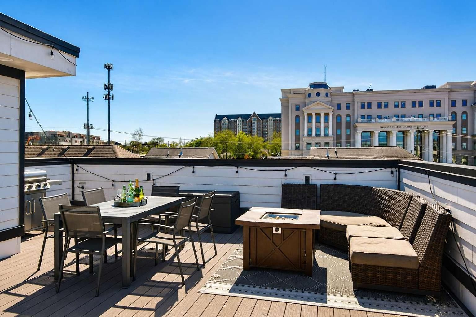 Spacious Close To Belmont Rooftop *