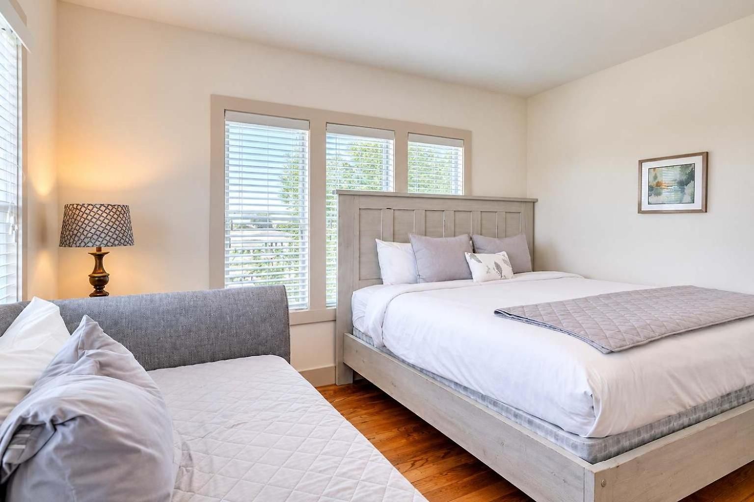 Getaway Walk To Broadway & Vandy Holiday home *