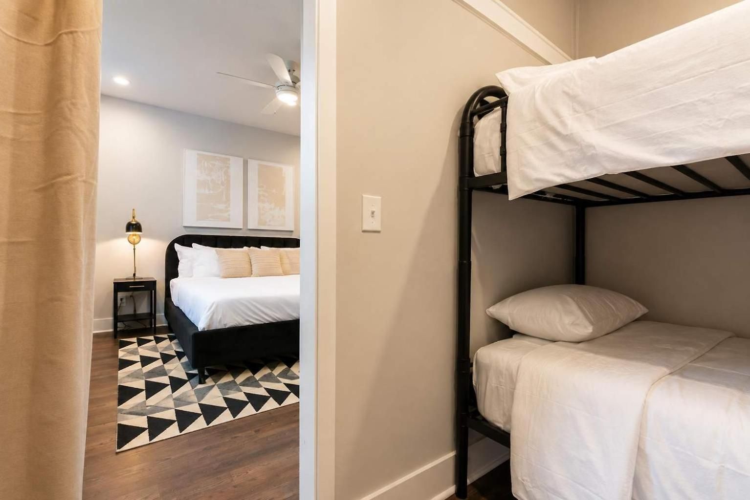 Holiday home King Bed 3 Miles To Broadway