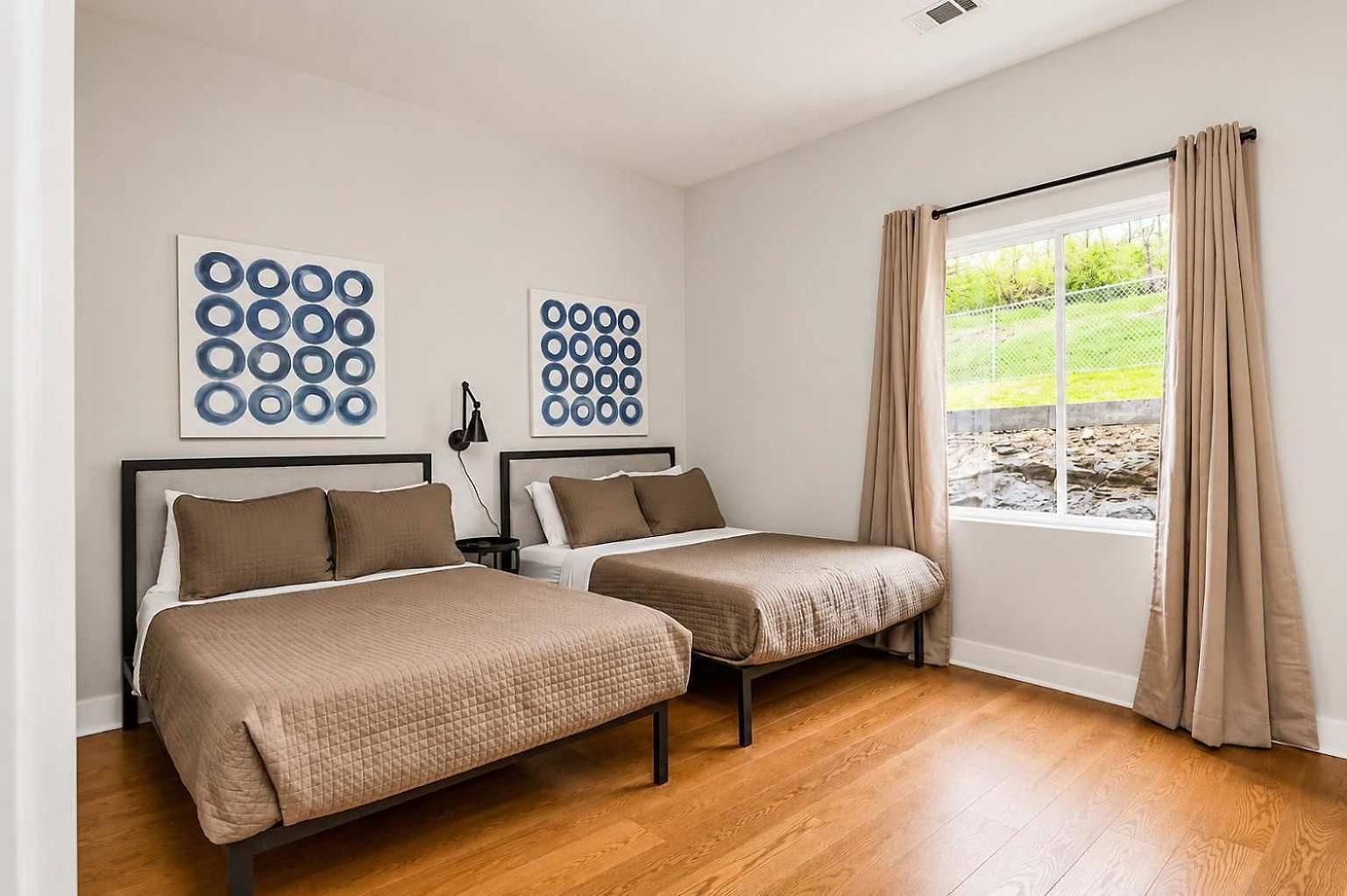 Holiday home Getaway Hot Tub & Sleeps 12 *