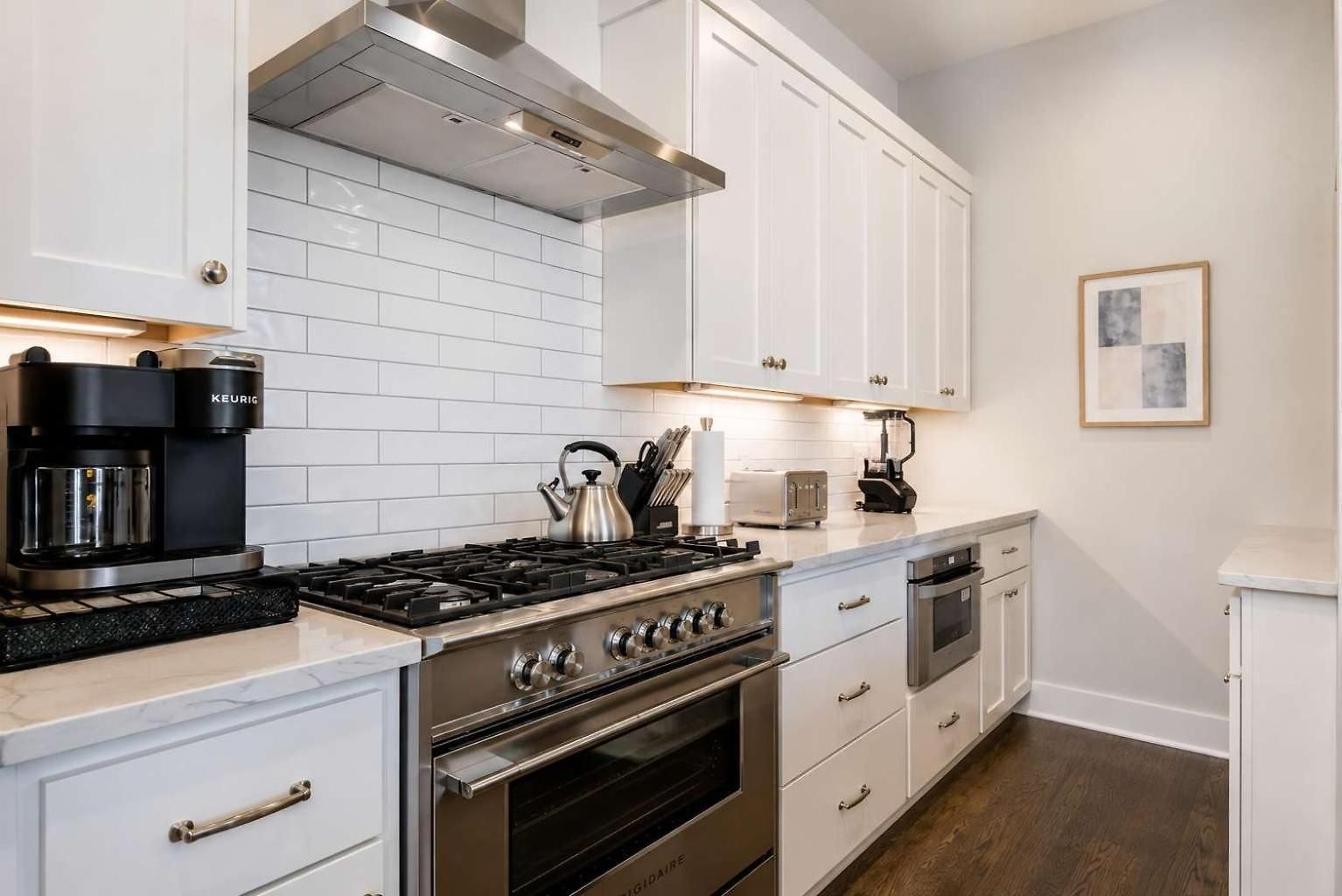 2 New Homes Near Vandy & 3 Min To Bars *