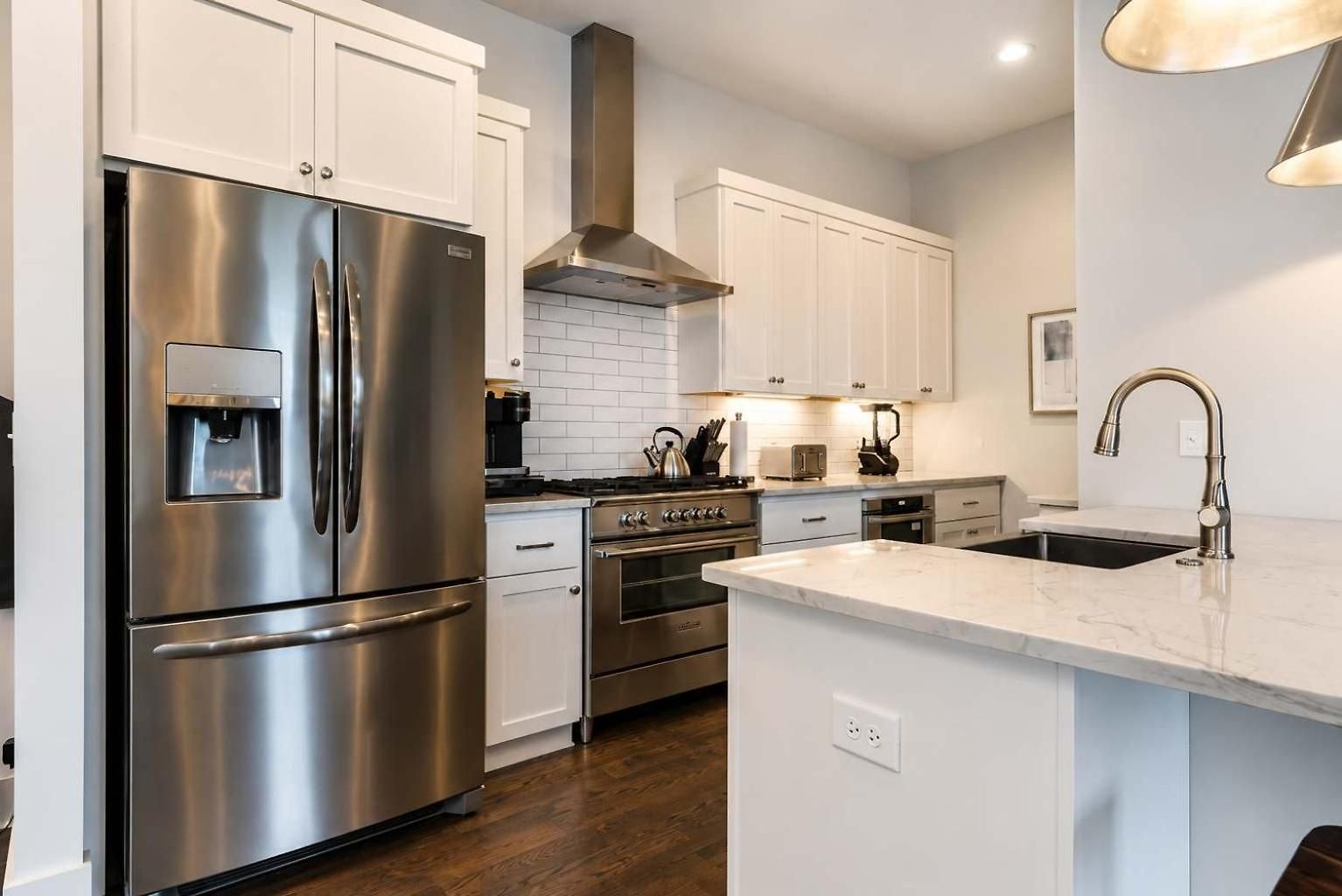 2 New Homes Near Vandy & 3 Min To Bars