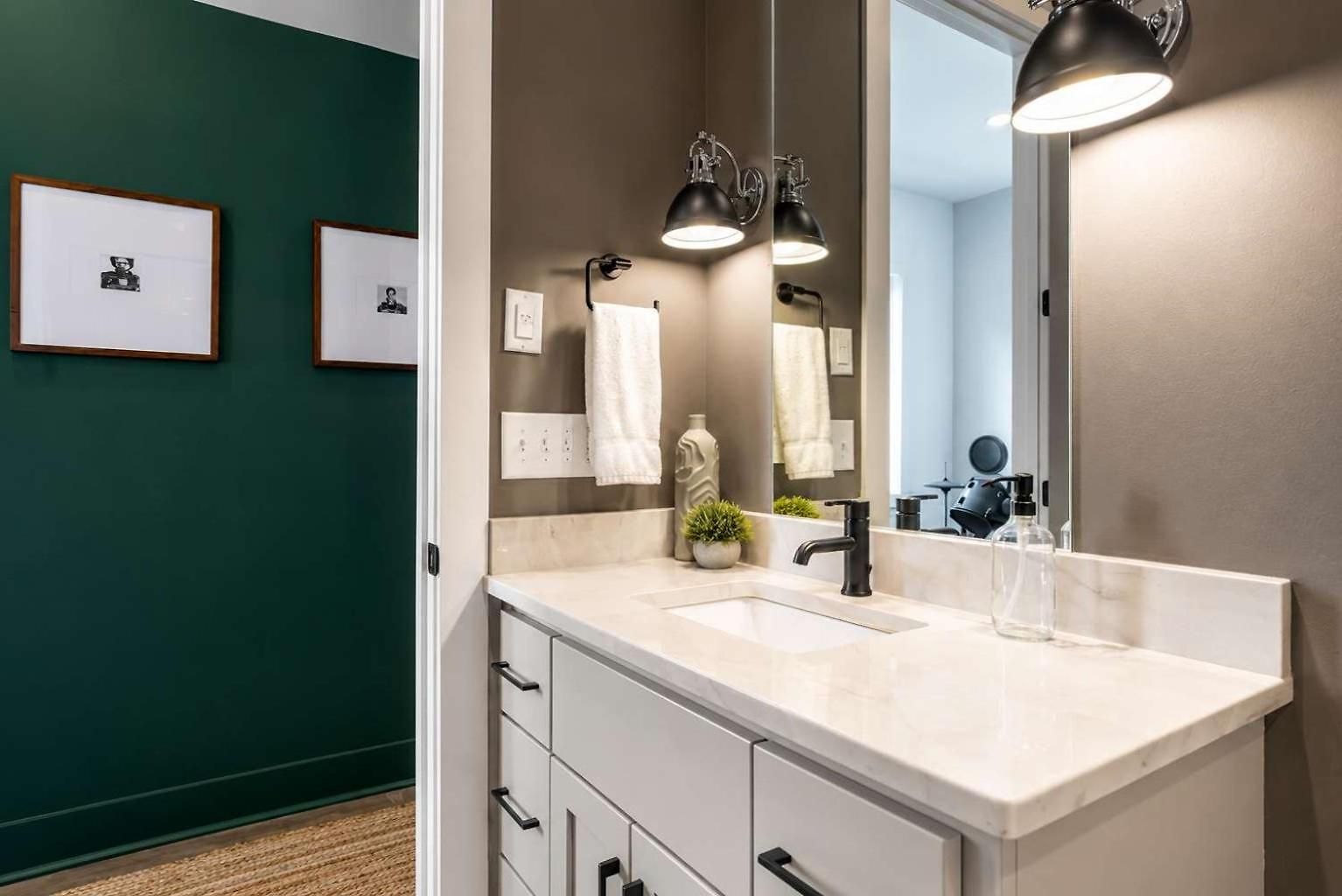 2 New Homes Near Vandy & 3 Min To Bars * Nashville