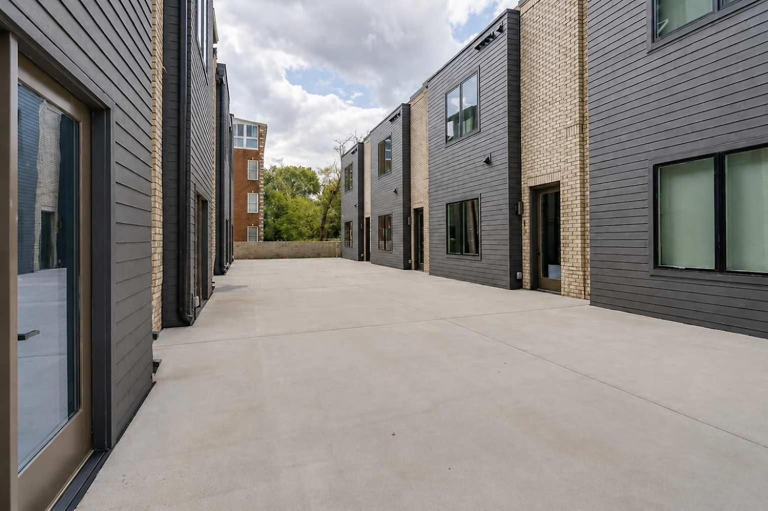 2 New Homes Near Vandy & 3 Min To Bars
