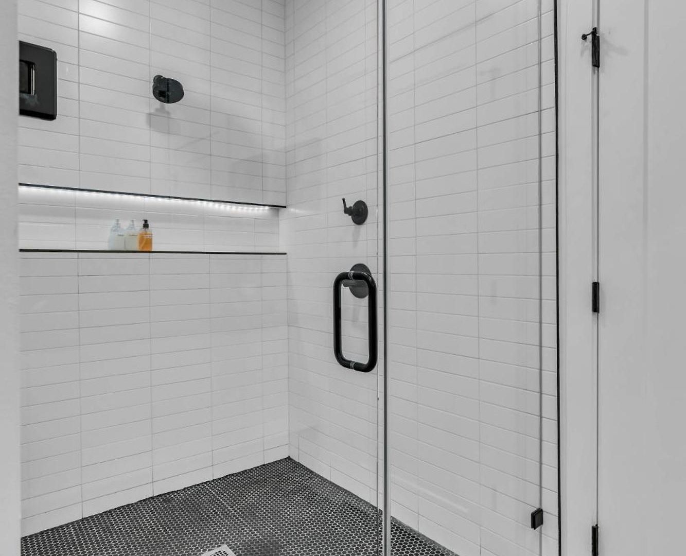 Group Friendly 2 Homes Sleeps 15 *