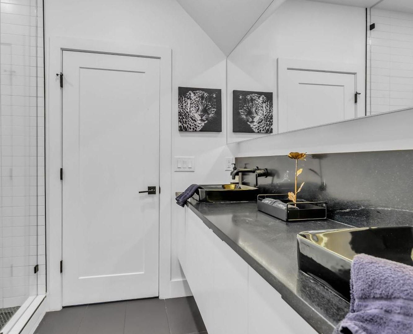 Group Friendly 2 Homes Sleeps 15 Holiday home Nashville