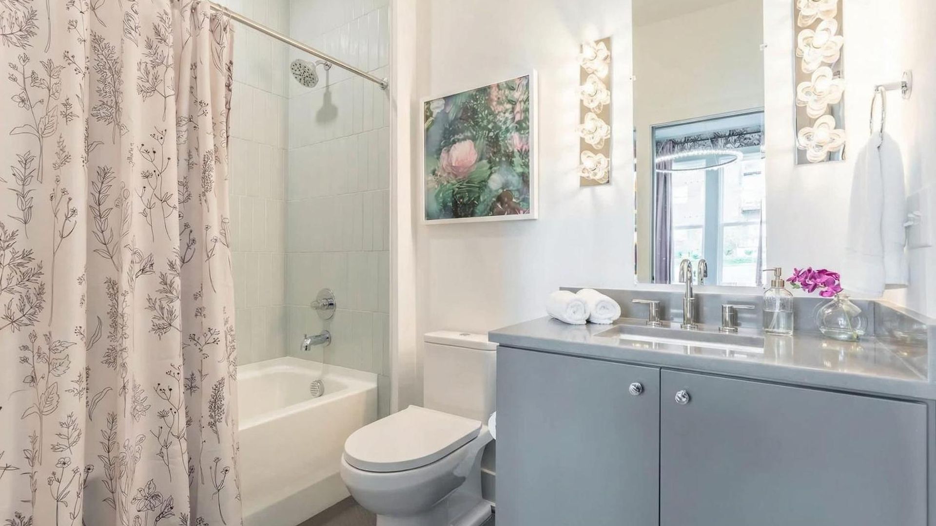 Holiday home Luxe 4br Retreat With Rooftop Fire Pit & Garage *