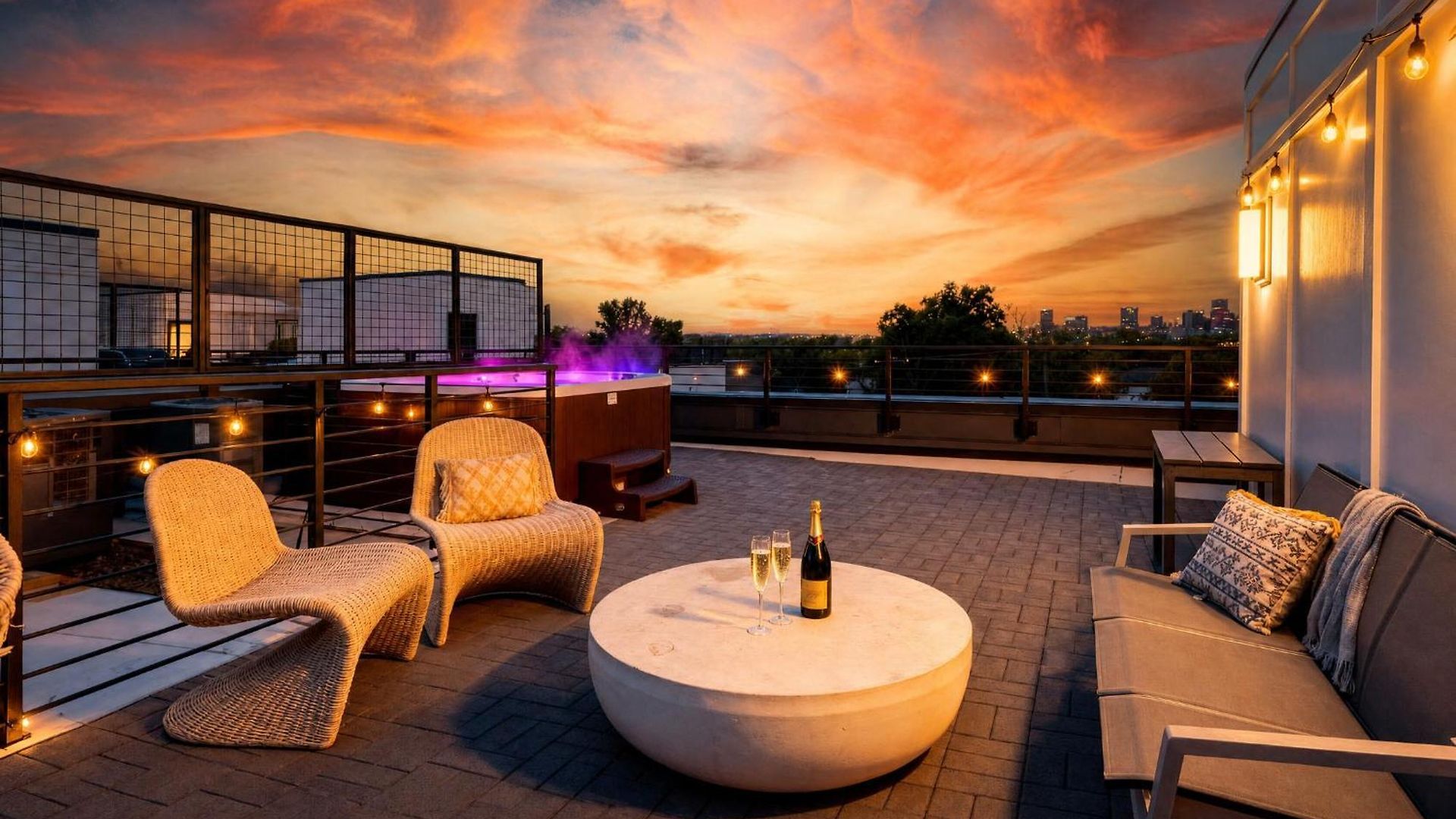 Escape With Skyline Deck And Hot Tub Holiday home Nashville