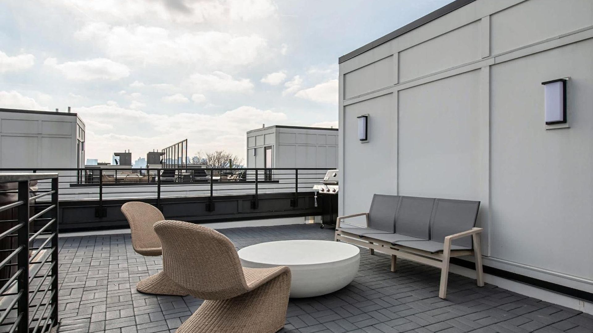 Rooftop Hot Tub & Skyline Views Near Broadway Holiday home *