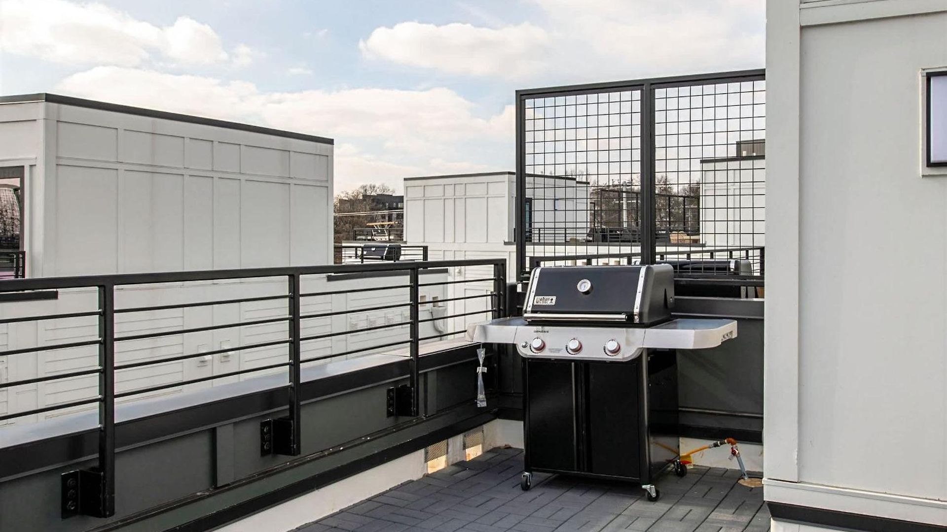 Rooftop Hot Tub & Skyline Views Near Broadway *