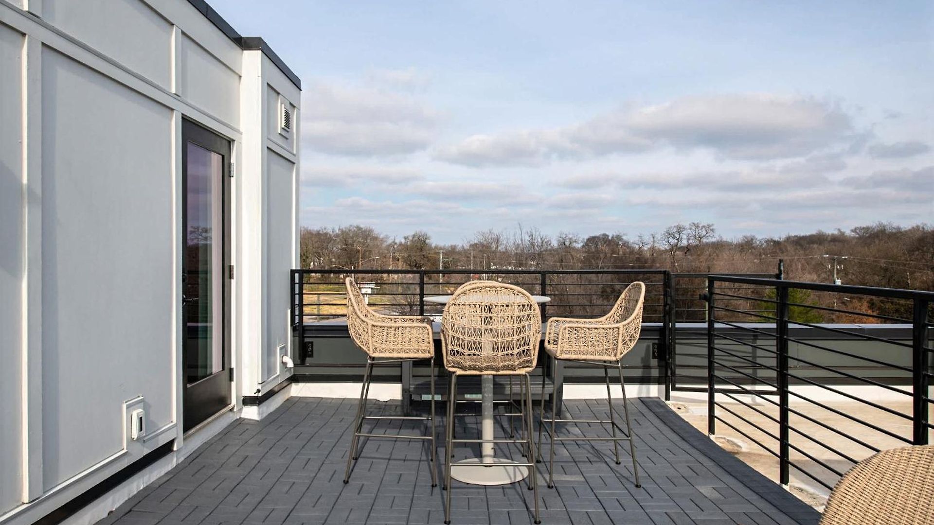 Rooftop Hot Tub & Skyline Views Near Broadway