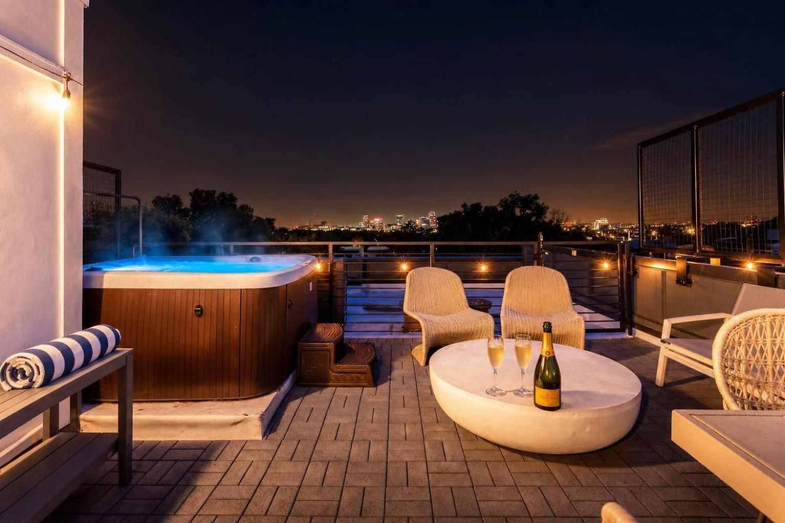 Retreat With Hot Tub & Private Garage Holiday home *
