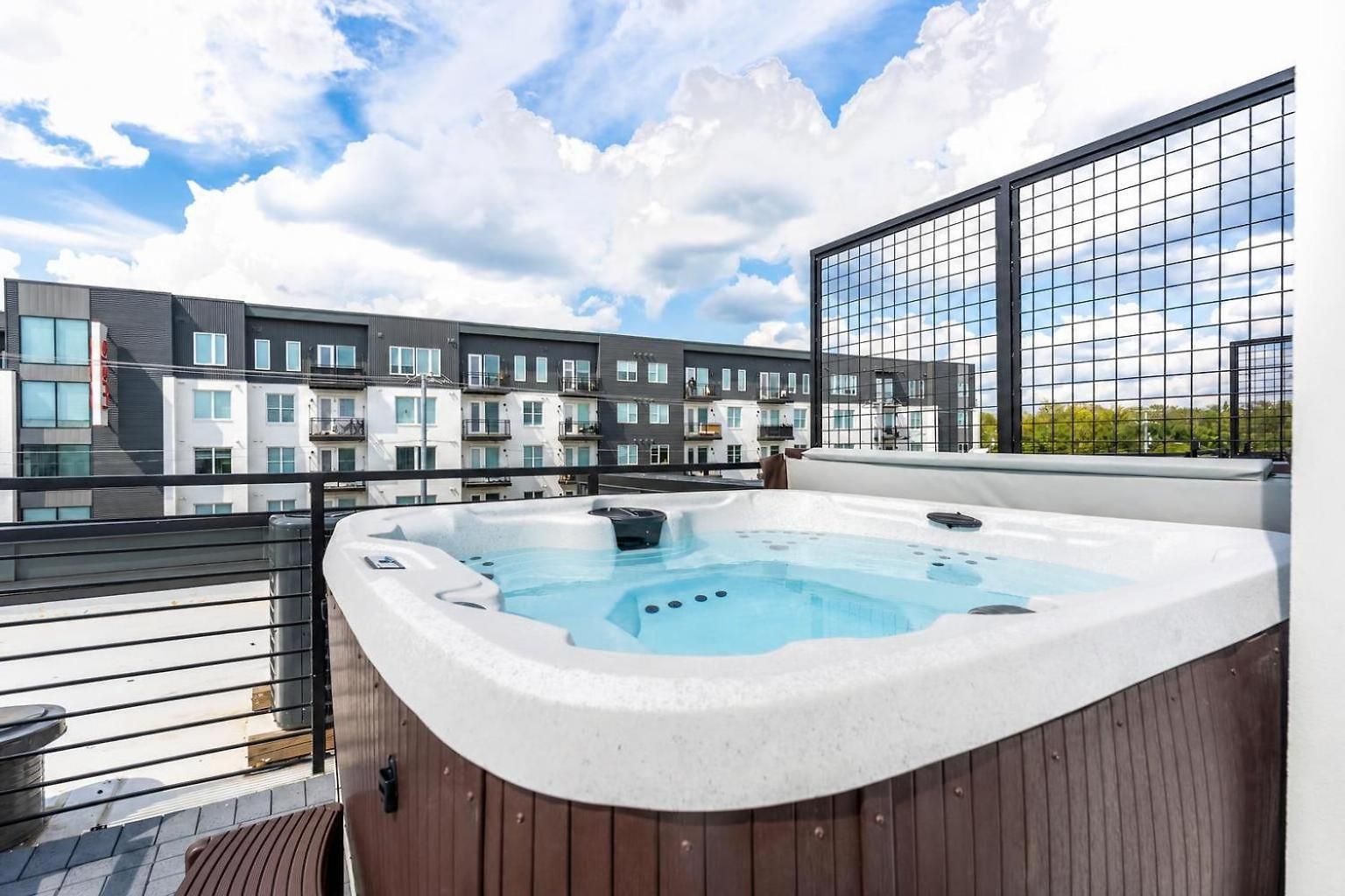 Luxe Group With Hot Tub & Rooftop Lounge Holiday home Nashville