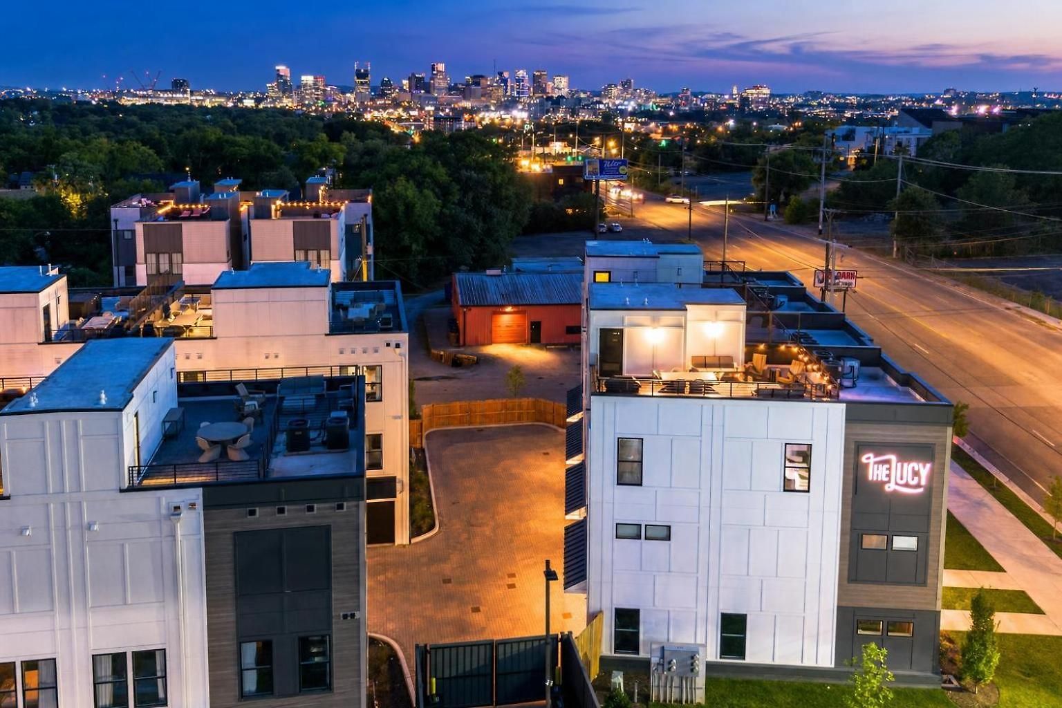 Rooftop Fire Pit Lounge Skyline Dt Nash Views Holiday home *