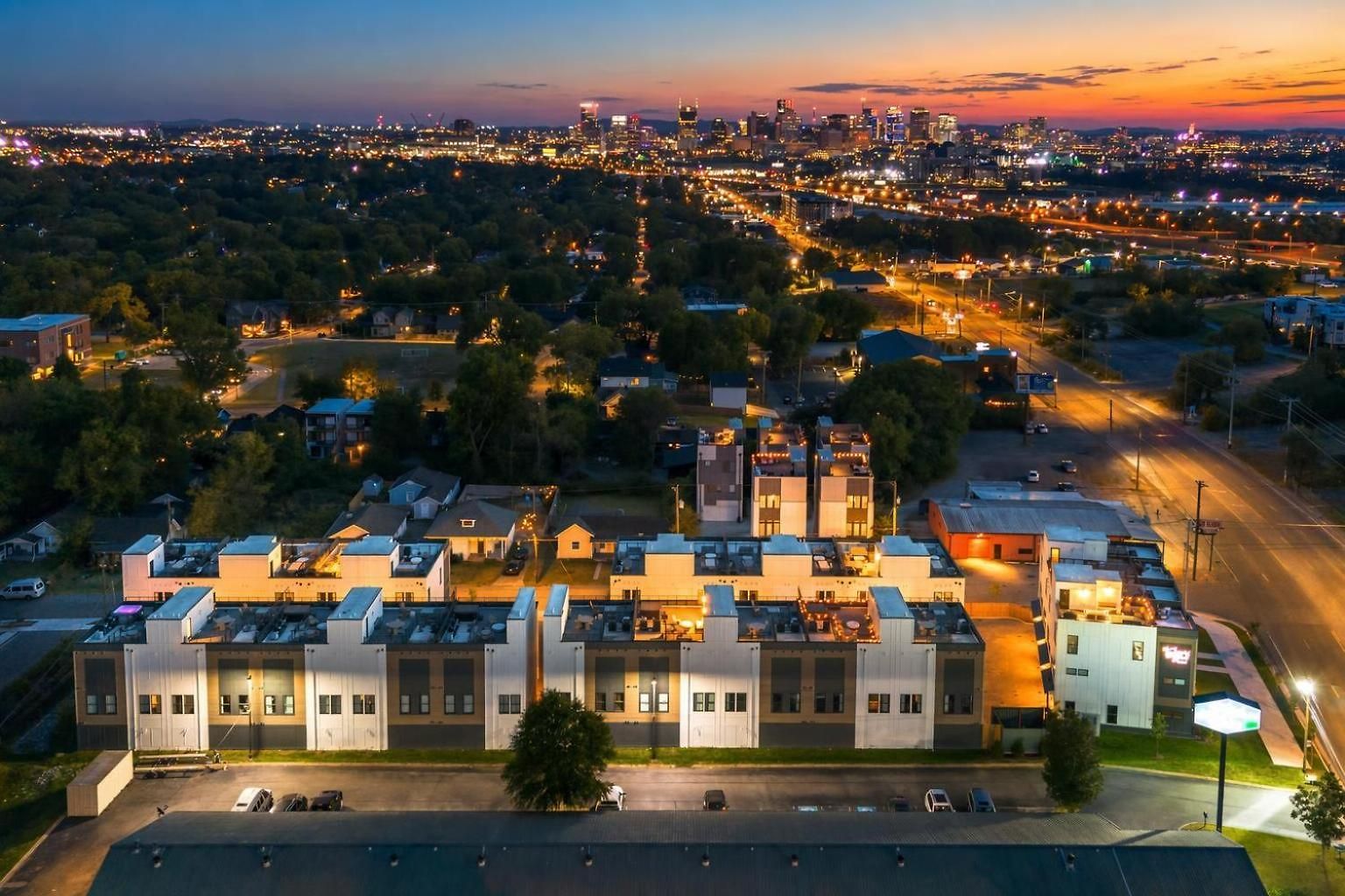 Rooftop Fire Pit Lounge Skyline Dt Nash Views Holiday home *