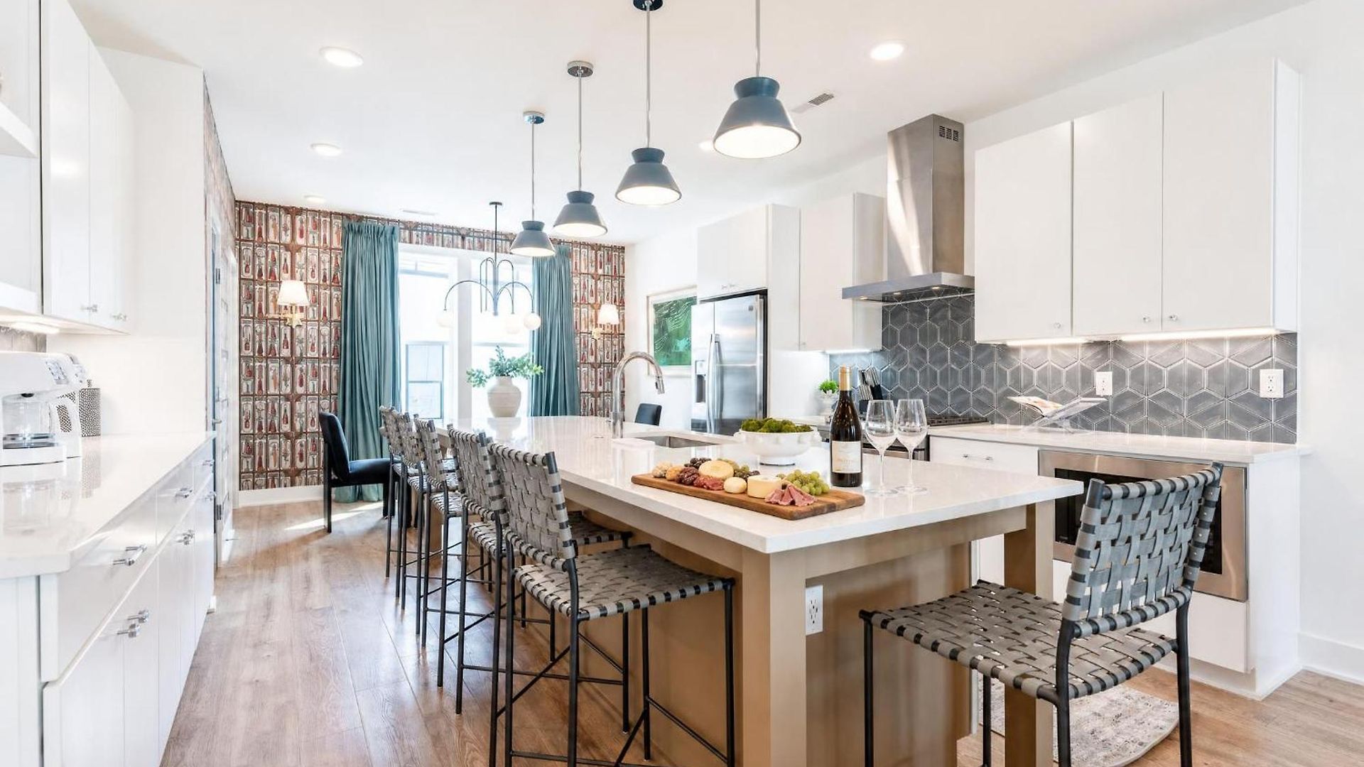 Holiday home Luxe 4br Retreat With Hot Tub & Skyline Deck