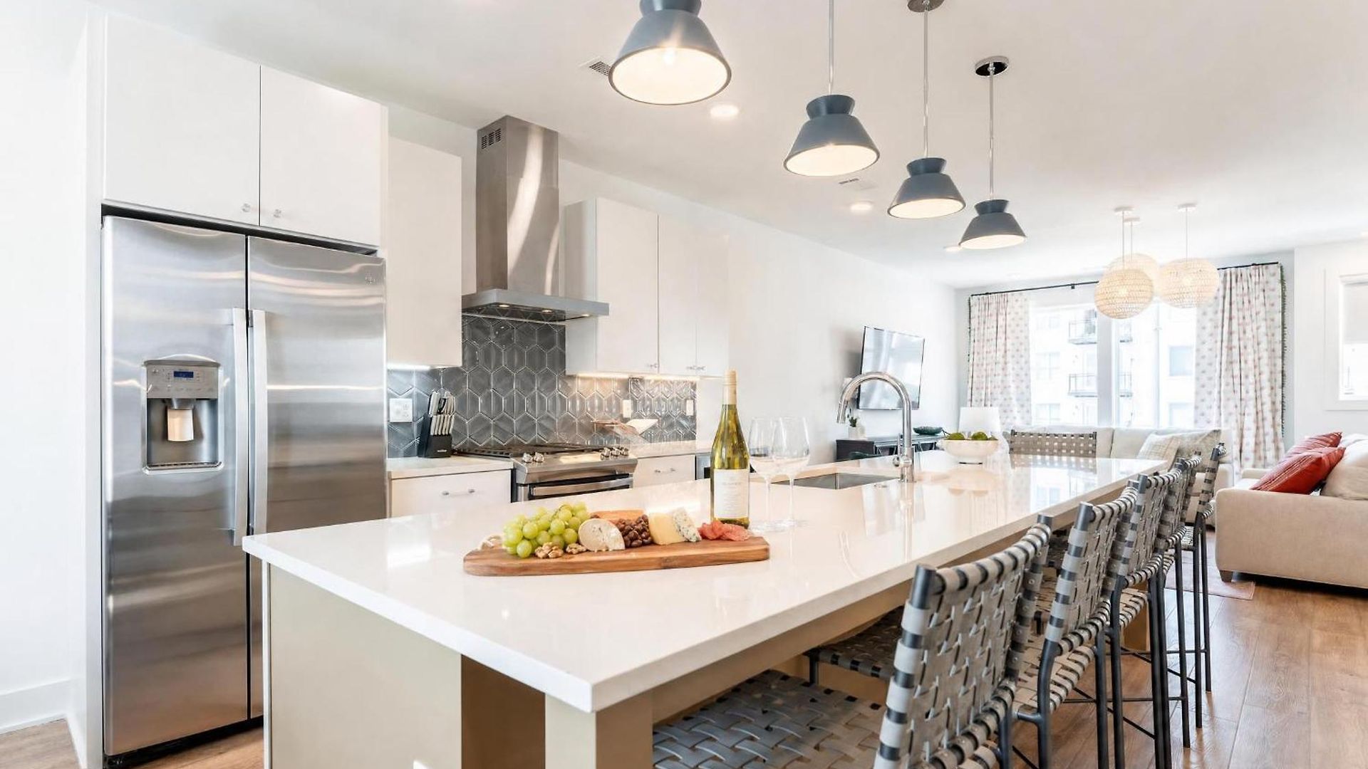 Luxe 4br Retreat With Hot Tub & Skyline Deck Holiday home