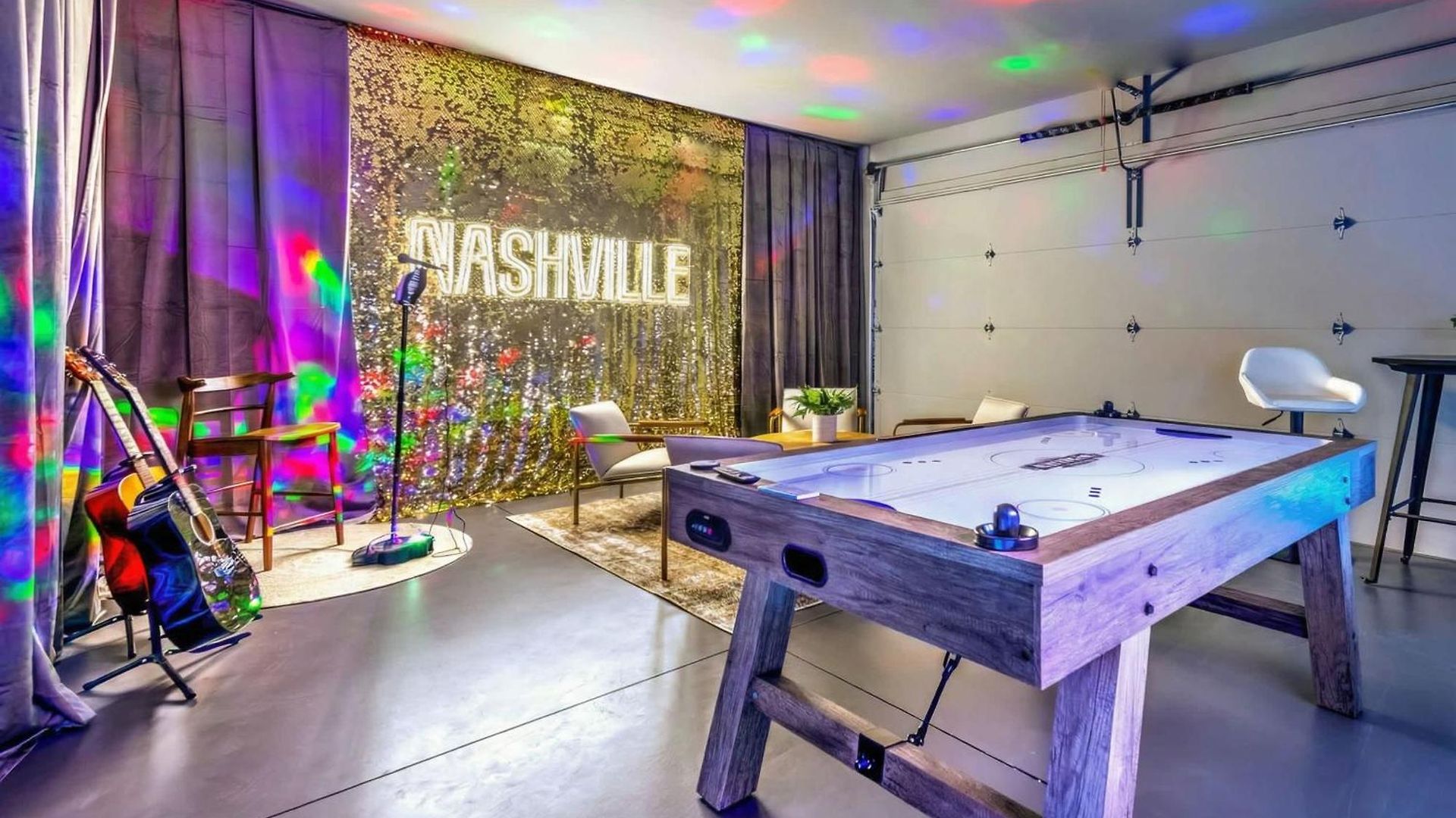 Holiday home Skyline Views With Double Rooftop Deck & Game *