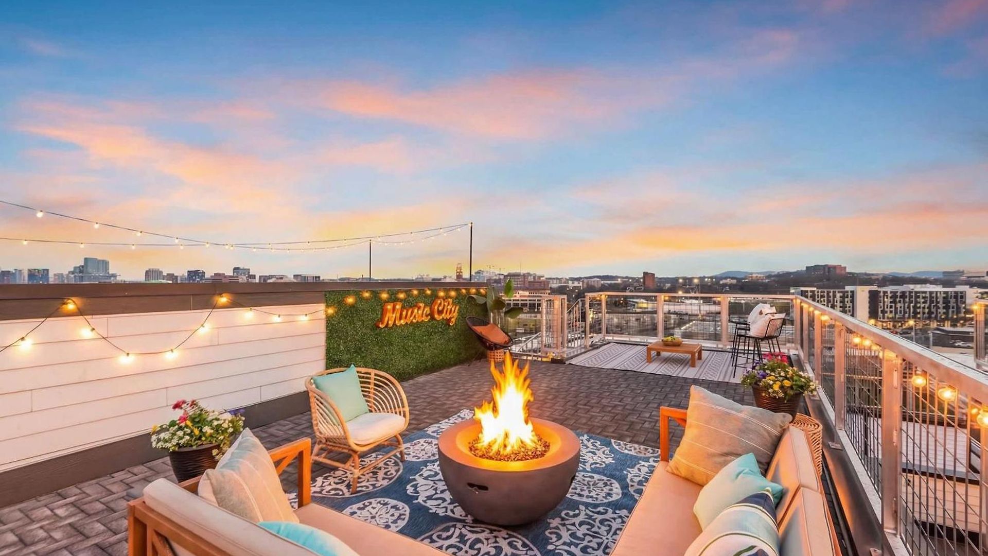 Holiday home Rooftop Downtown Views - Bluebird Karaoke Nashville