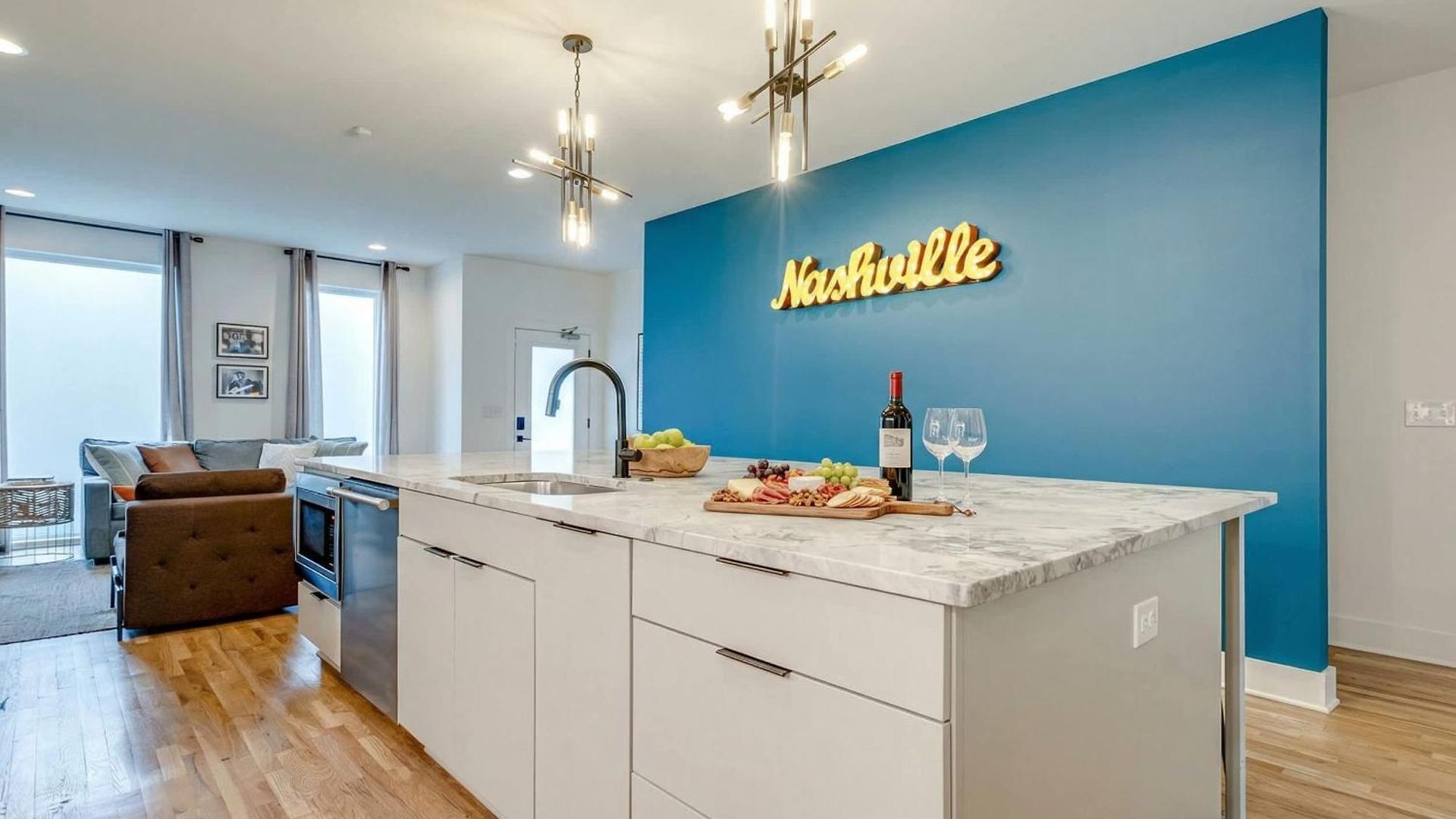Rooftop Downtown Views - Bluebird Karaoke Holiday home *