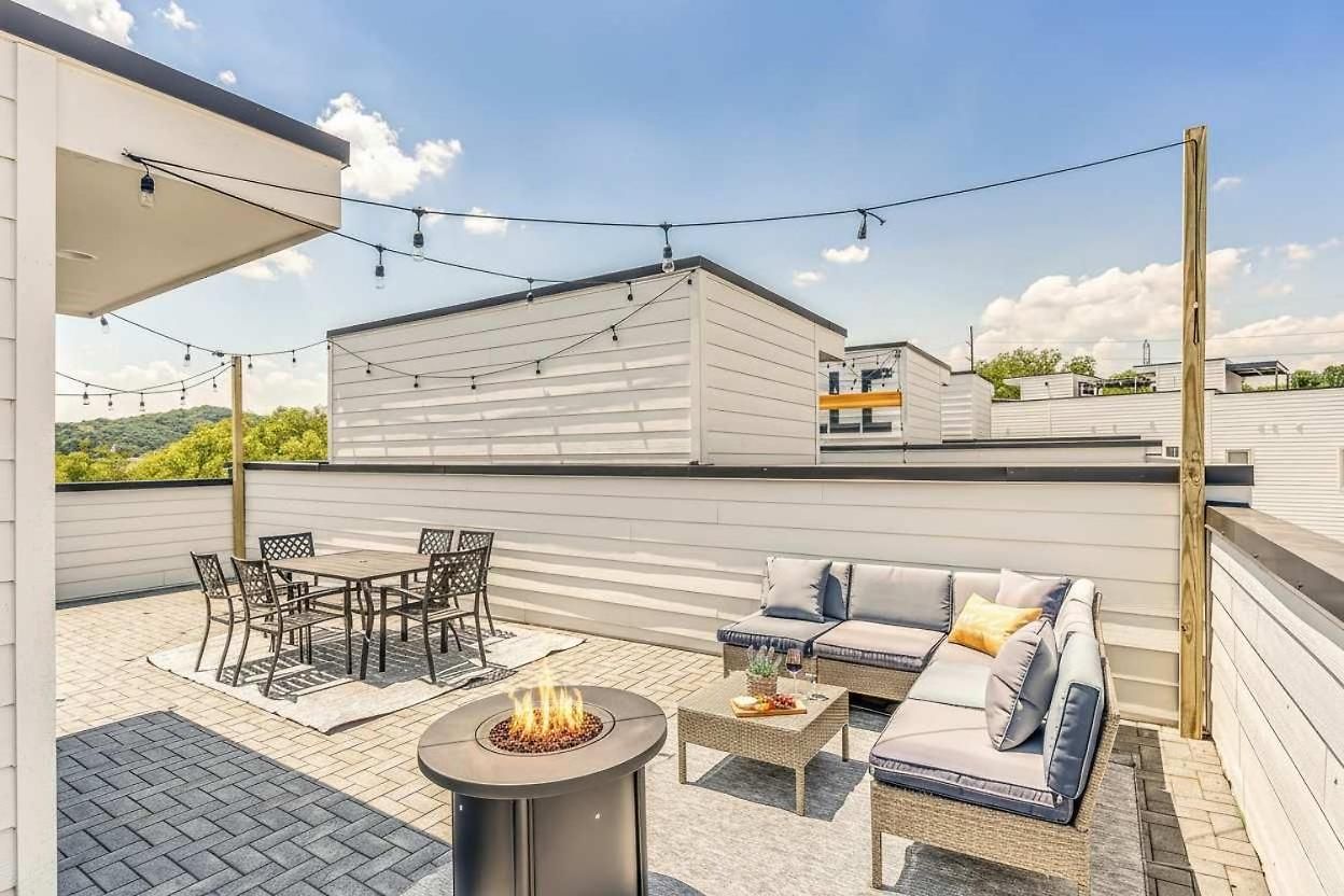 Grill Fire Pit & Views Near Downtown Nashville