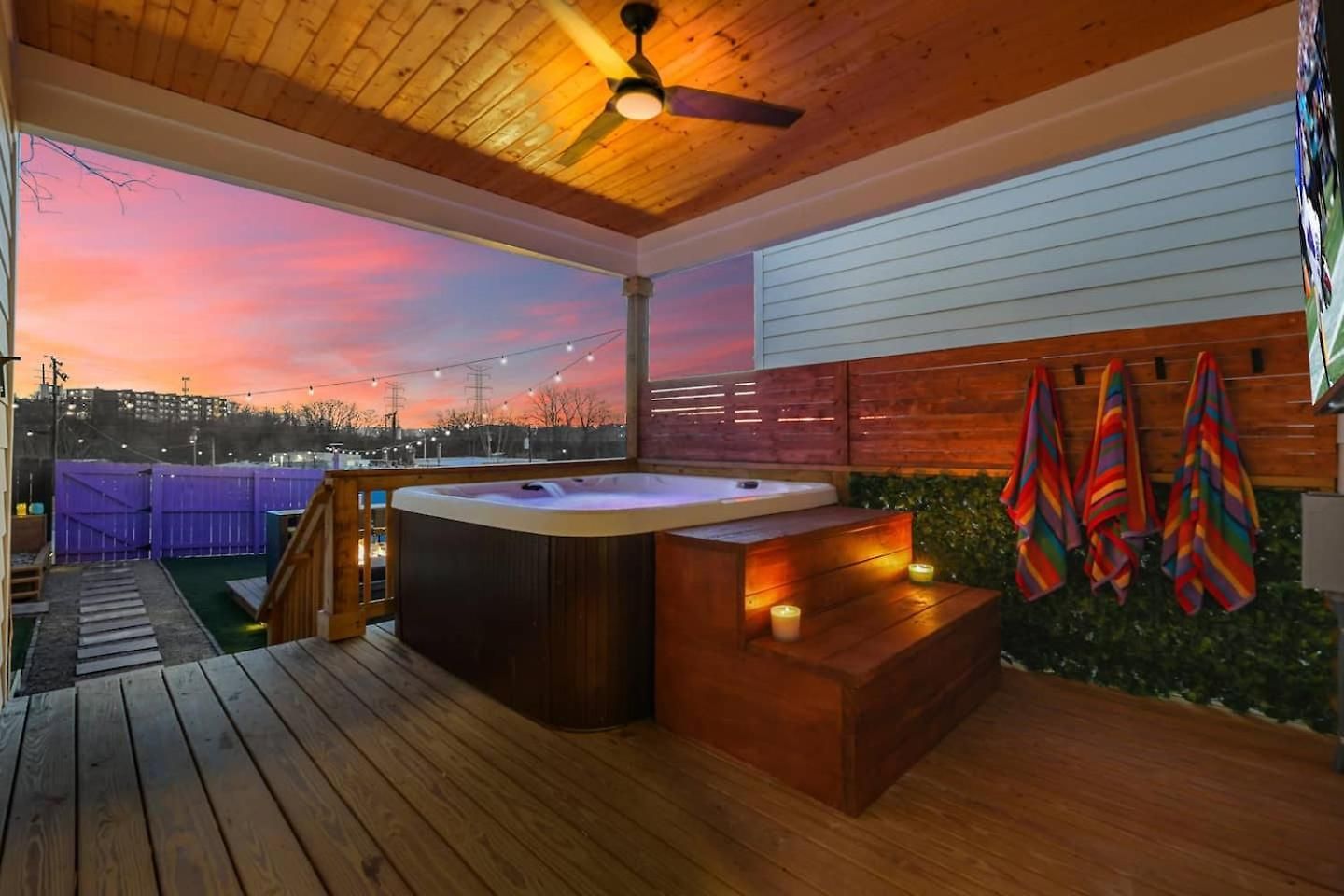 Group 1mi-downtown Hot Tub Outdoor Tv Holiday home
