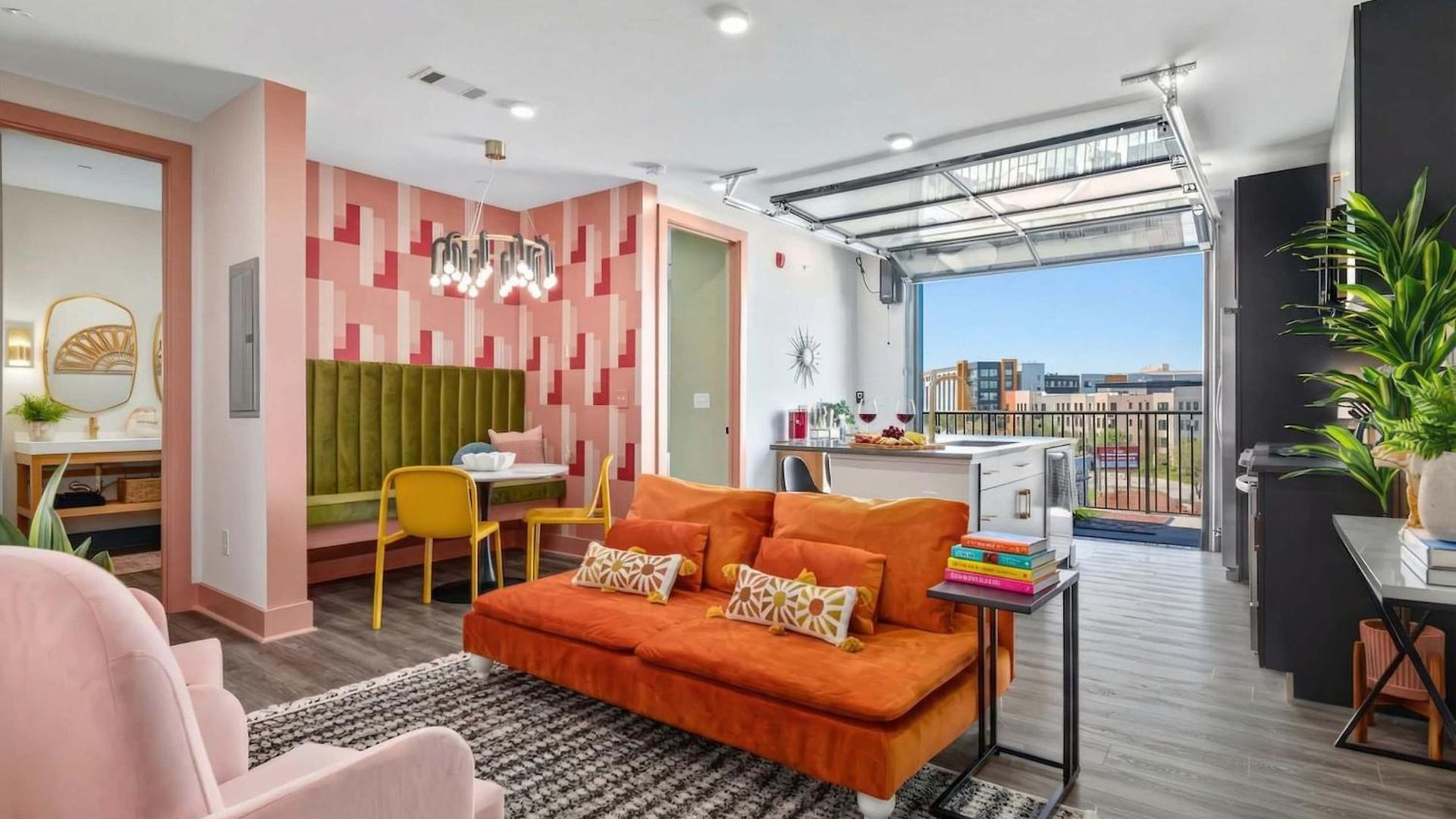 Rooftop Deck & Skyline Views Downtown Penthouse Apartment Nashville