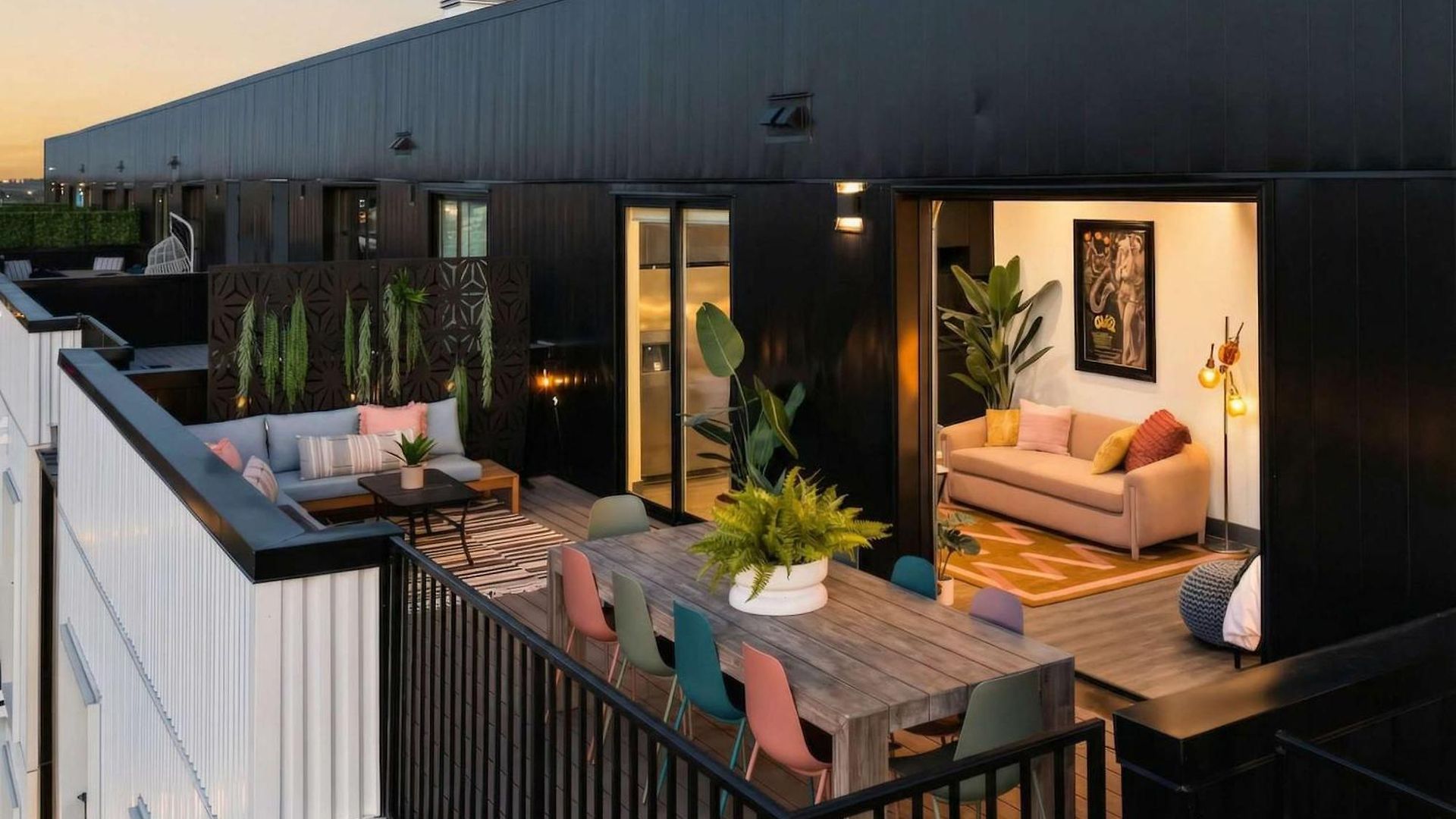 Bright Side - Penthouse & Rooftop Deck - Downtown Views Apartment