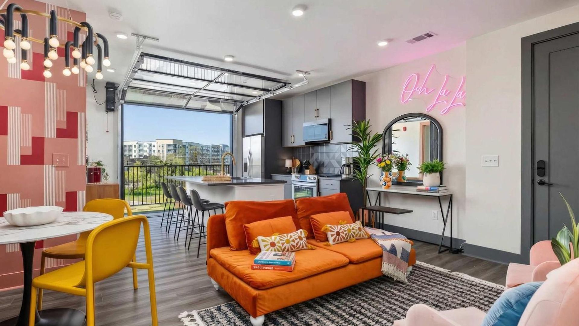 Rooftop Deck & Skyline Views Downtown Penthouse * Nashville