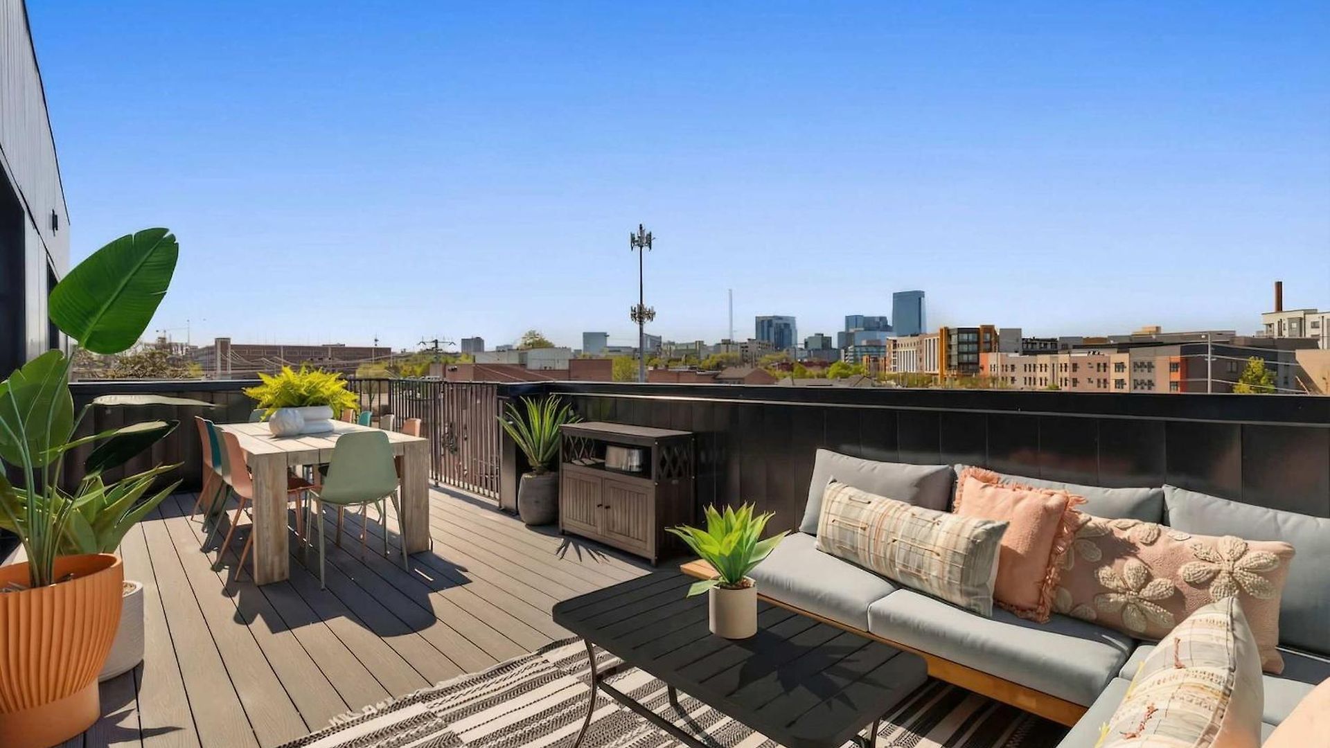 Apartment Bright Side - Penthouse & Rooftop Deck - Downtown Views