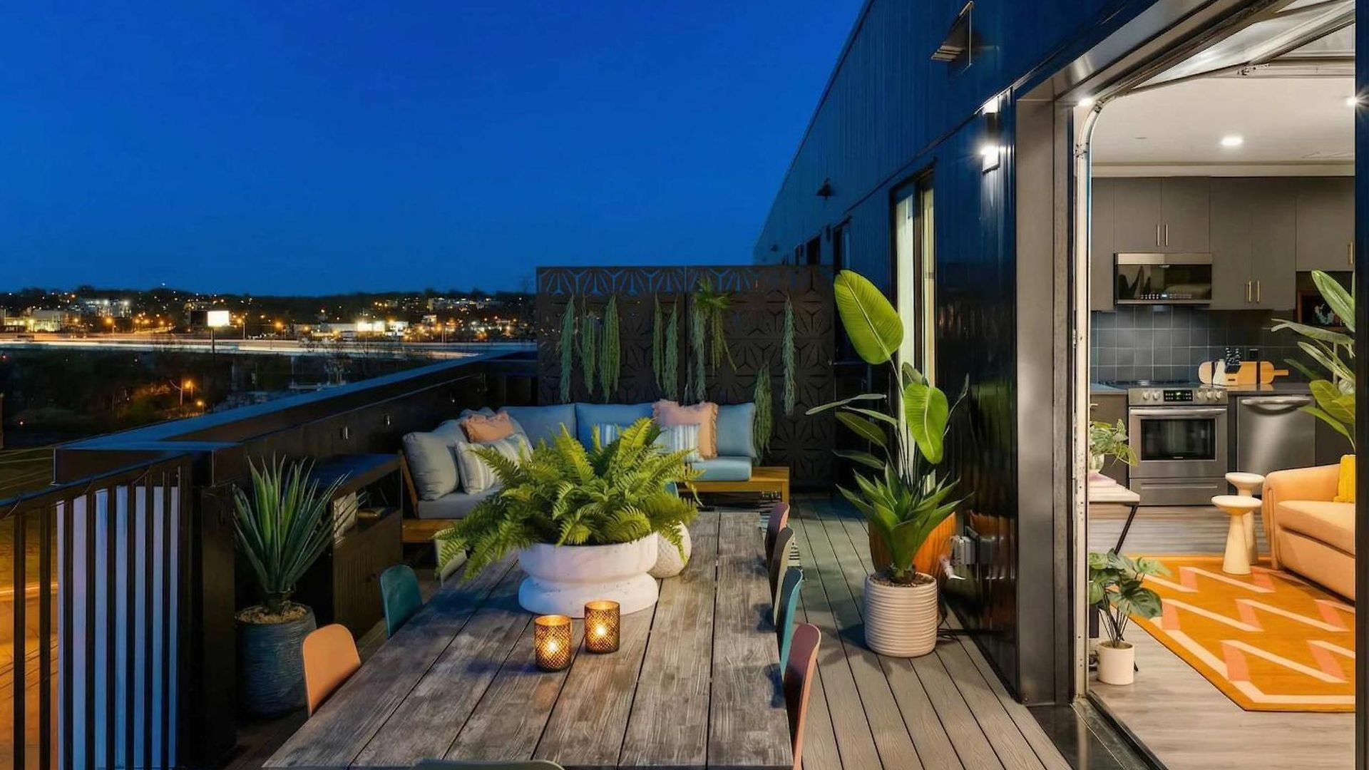 Bright Side - Penthouse & Rooftop Deck - Downtown Views Apartment Nashville