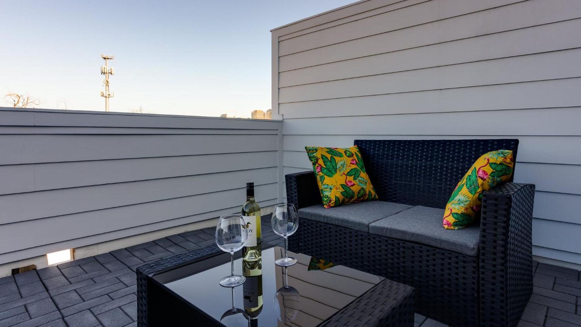Holiday home 4br Getaway For 12 W Balcony Mins To Broadway *