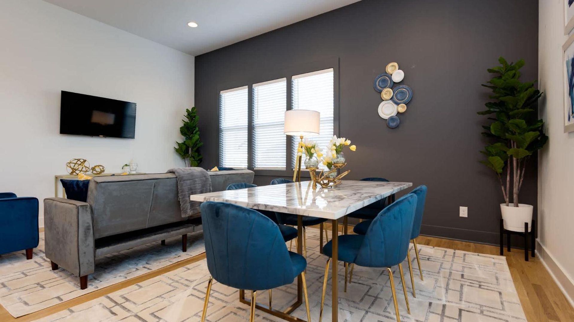 Holiday home 4br Retreat For 12 W Balcony Mins To Broadway