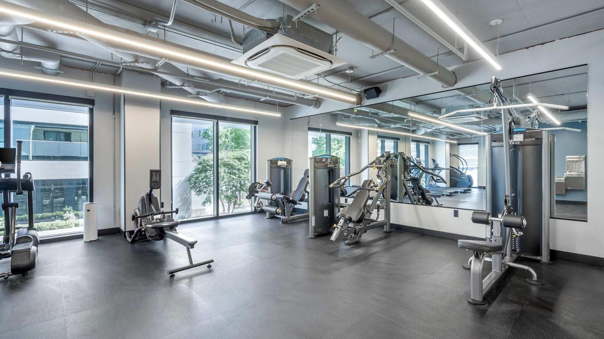 Sway - Pool - Gym - Mins To Broadway Holiday home *
