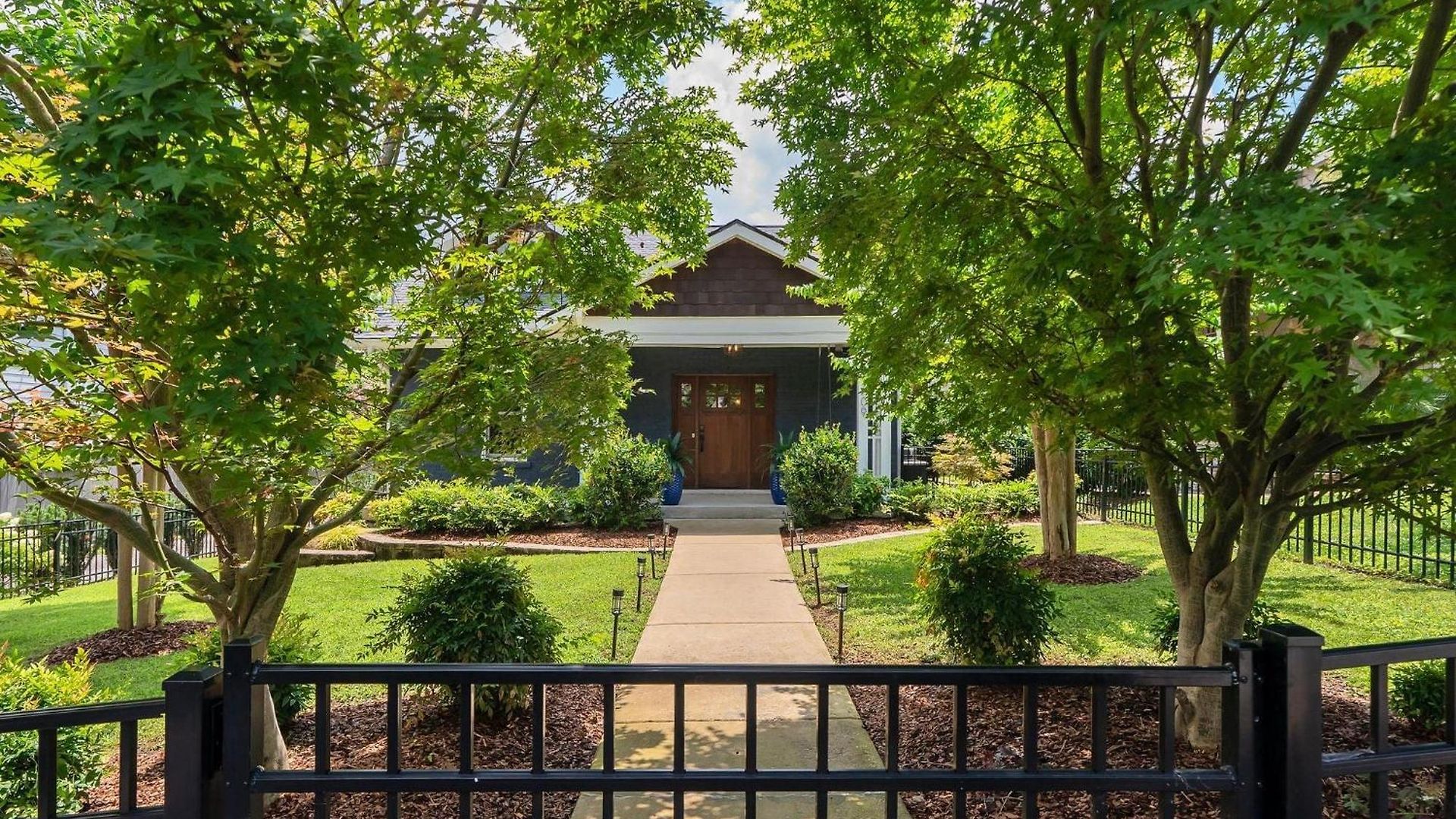 The Magnolia House *