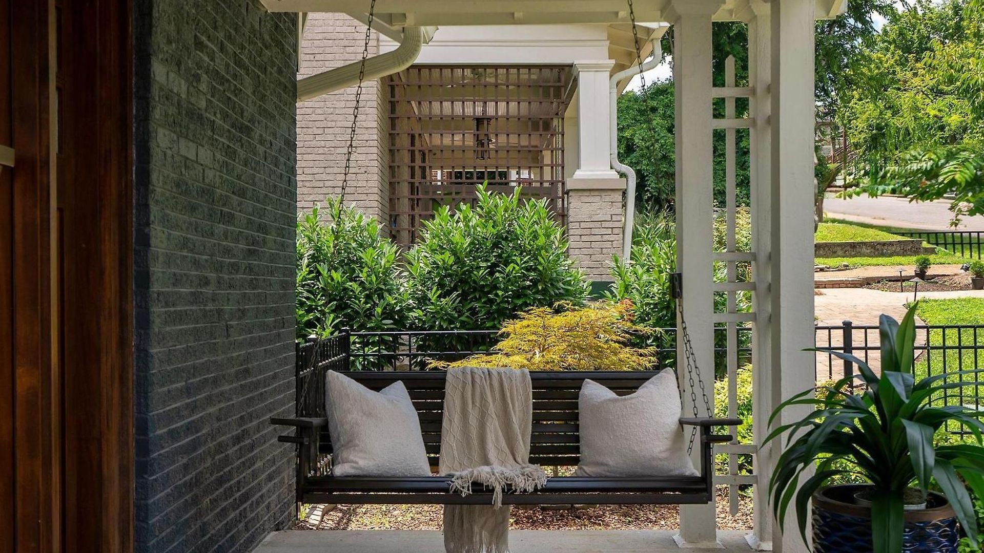 The Magnolia House *