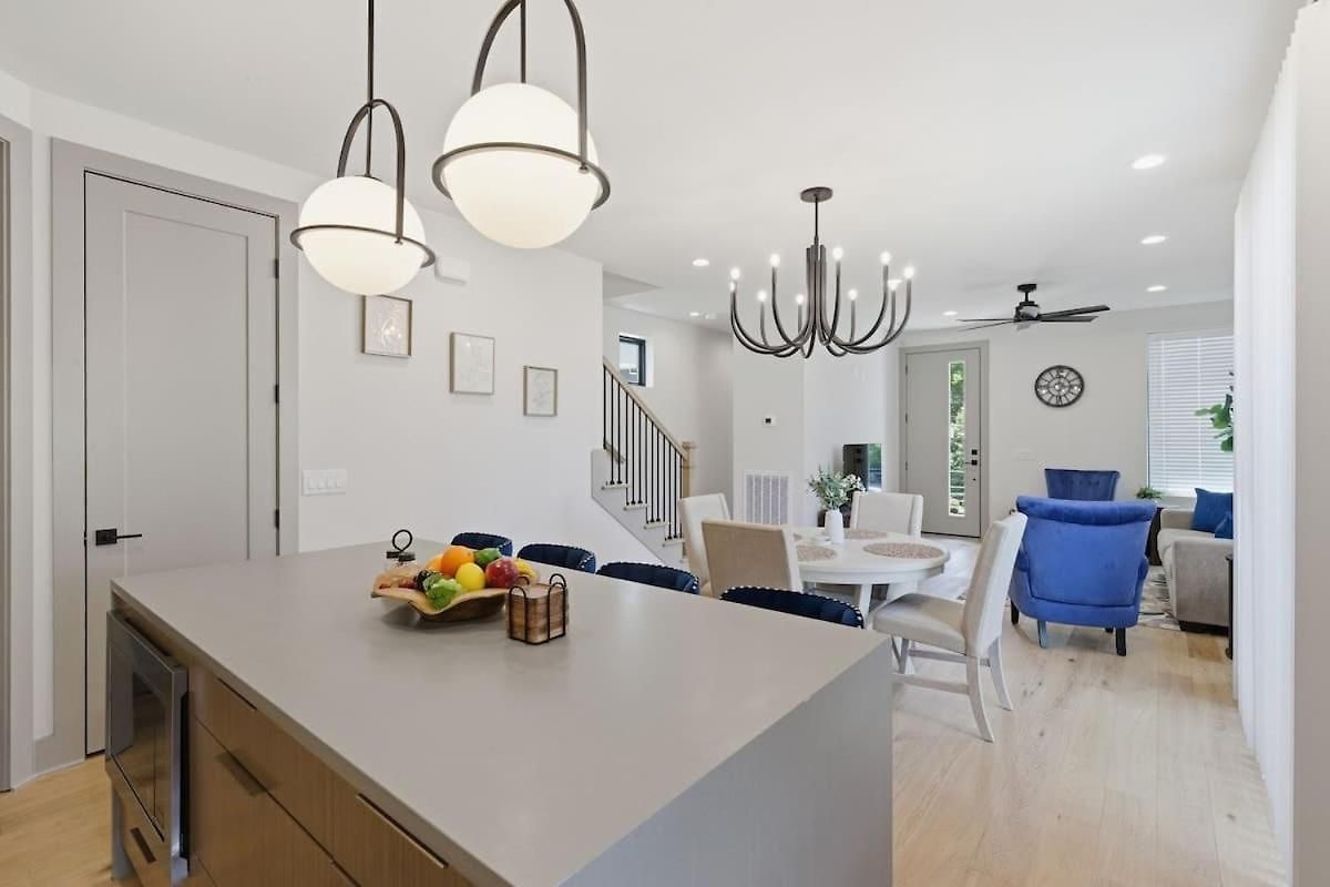 Executive Mid Term - Office And Garage Holiday home