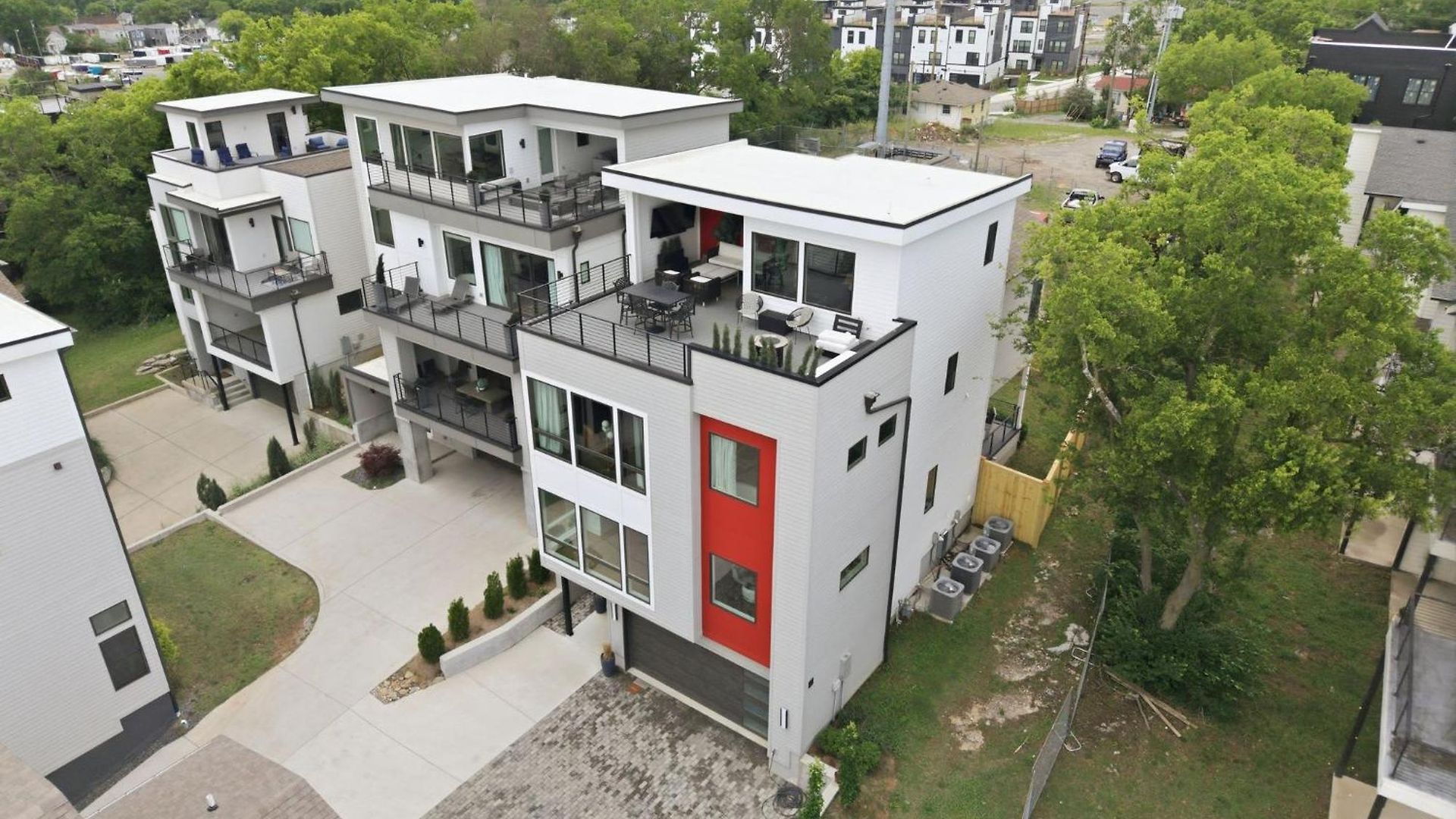 Elevated Luxury Skyline Views Near Broadway Holiday home