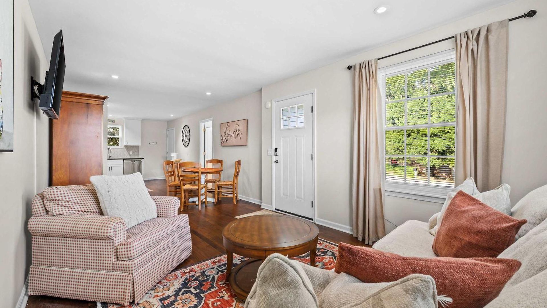 Area 3br With Yard And Workspace