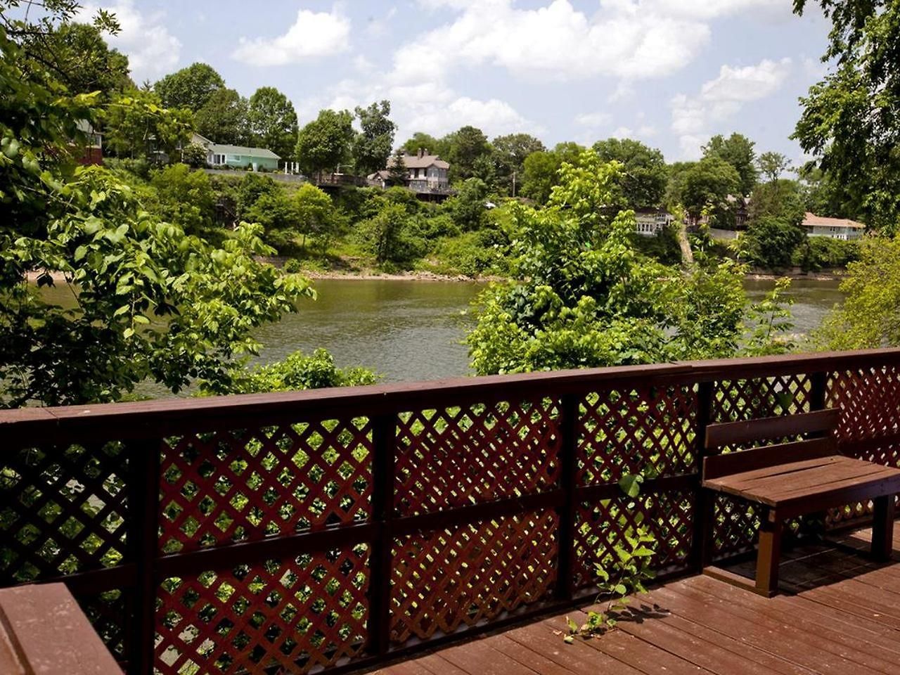 Beautiful Waterfront Vacation Close To Opryland In Nashville, Tennessee Holiday home *