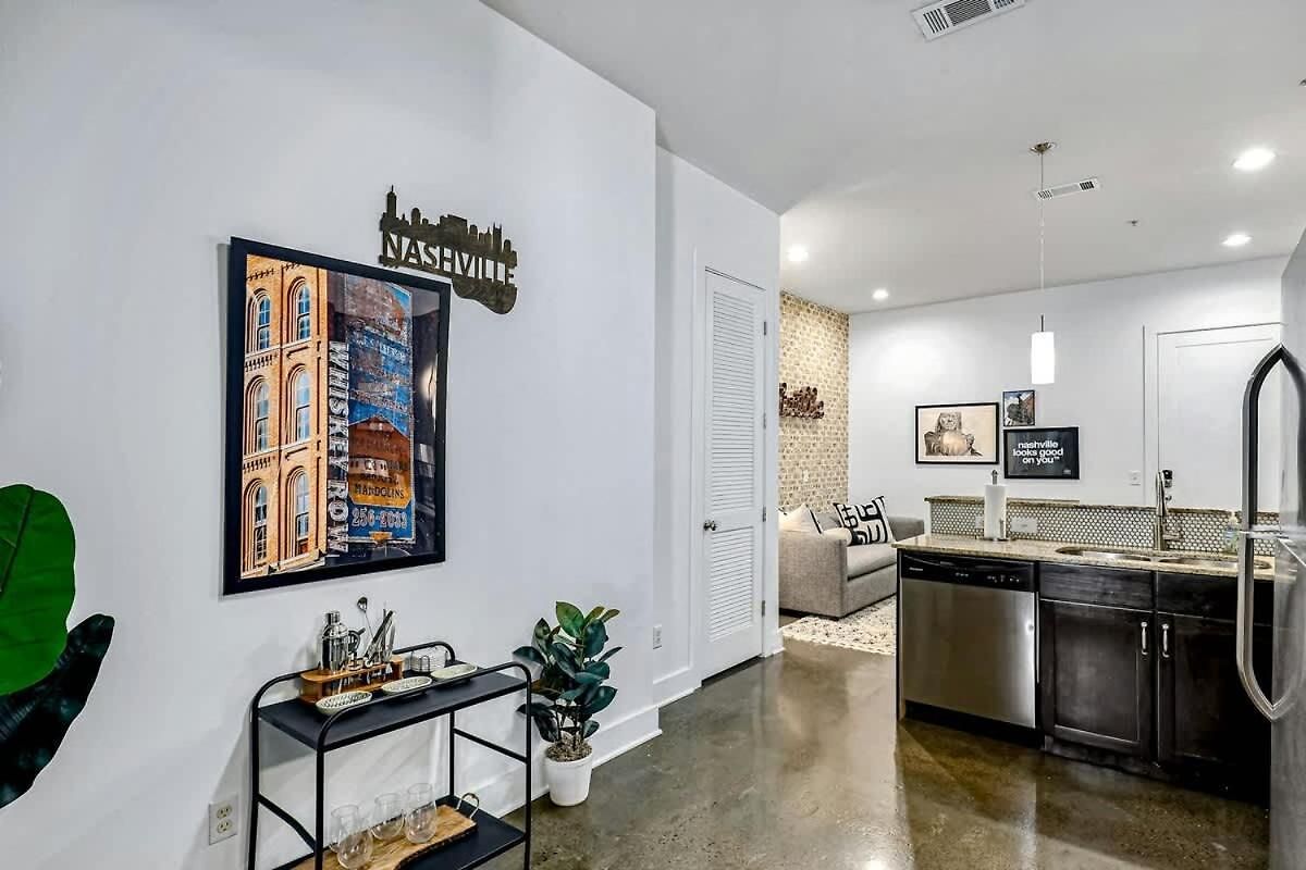 West End Retreat Near Vanderbilt & Park Nashville