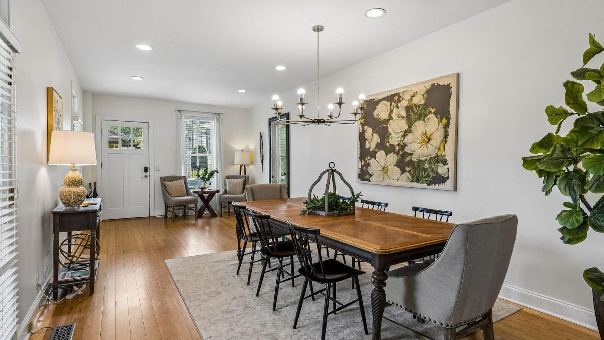 Spacious Townhouse W Exclusive Backyard *