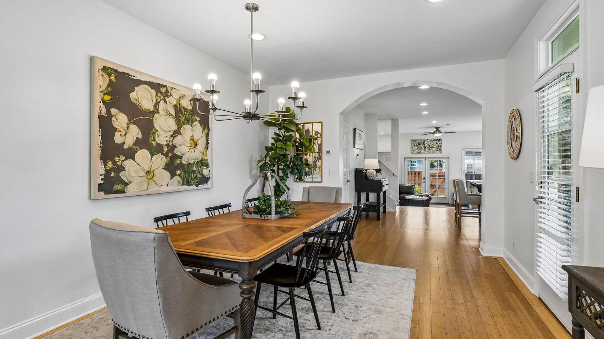 Spacious Townhouse W Exclusive Backyard