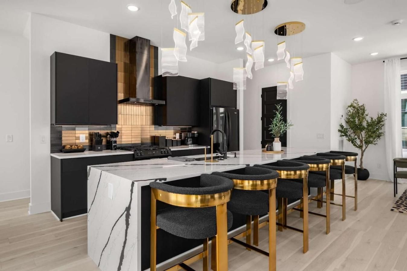 Luxury Living At Velvet And Vinyl Rooftop 6 Beds Holiday home
