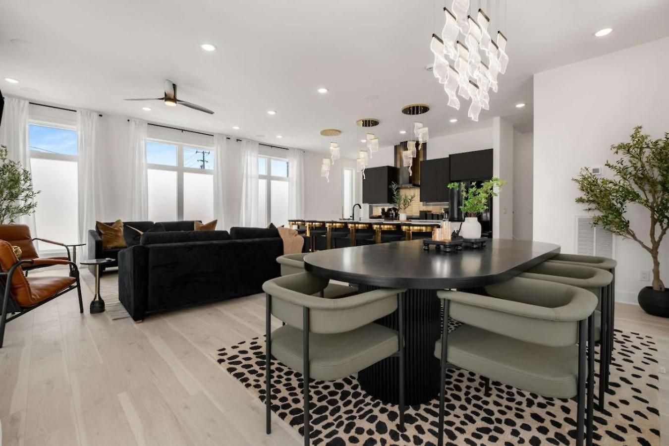 Luxury Living At Velvet And Vinyl Rooftop 6 Beds Holiday home Nashville
