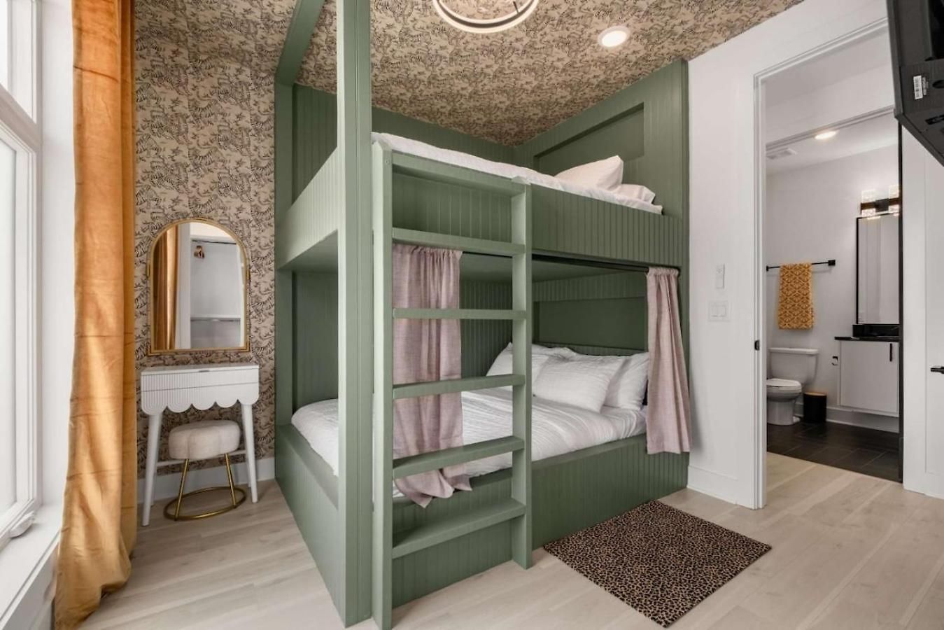 Holiday home Luxury Living At Velvet And Vinyl Rooftop 6 Beds *
