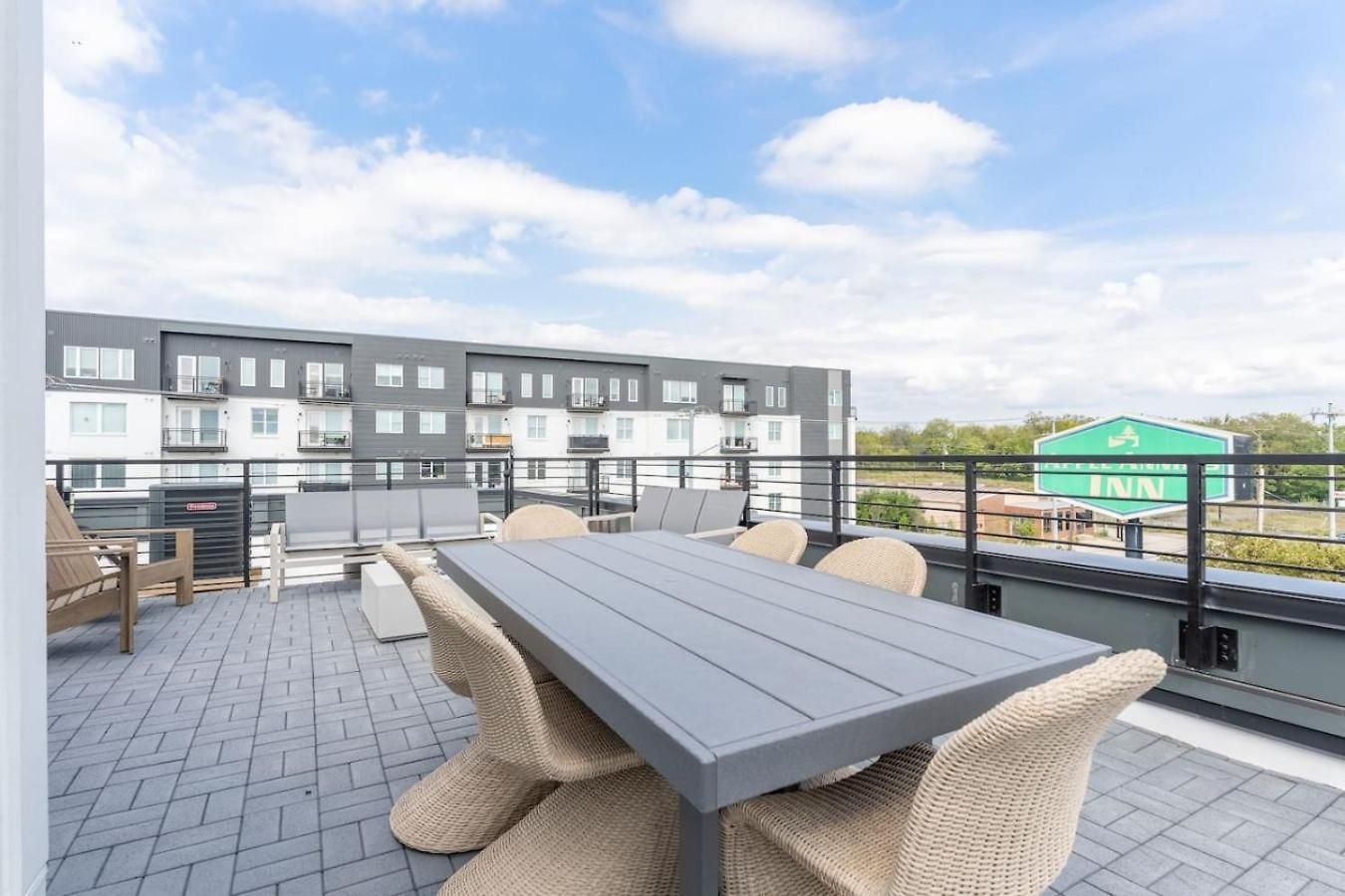 Holiday home Luxury Downtown Views - Rooftop - Hot Tub - Garage