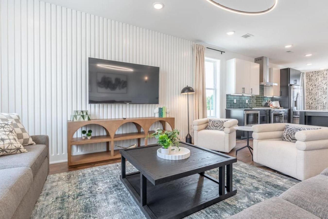 Luxury Downtown Views - Rooftop - Hot Tub - Garage *