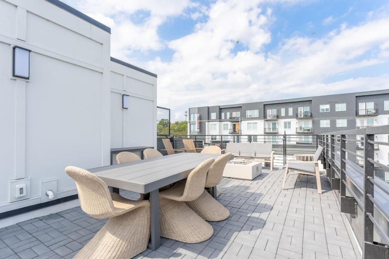 Holiday home Luxury Downtown Views - Rooftop - Hot Tub - Garage
